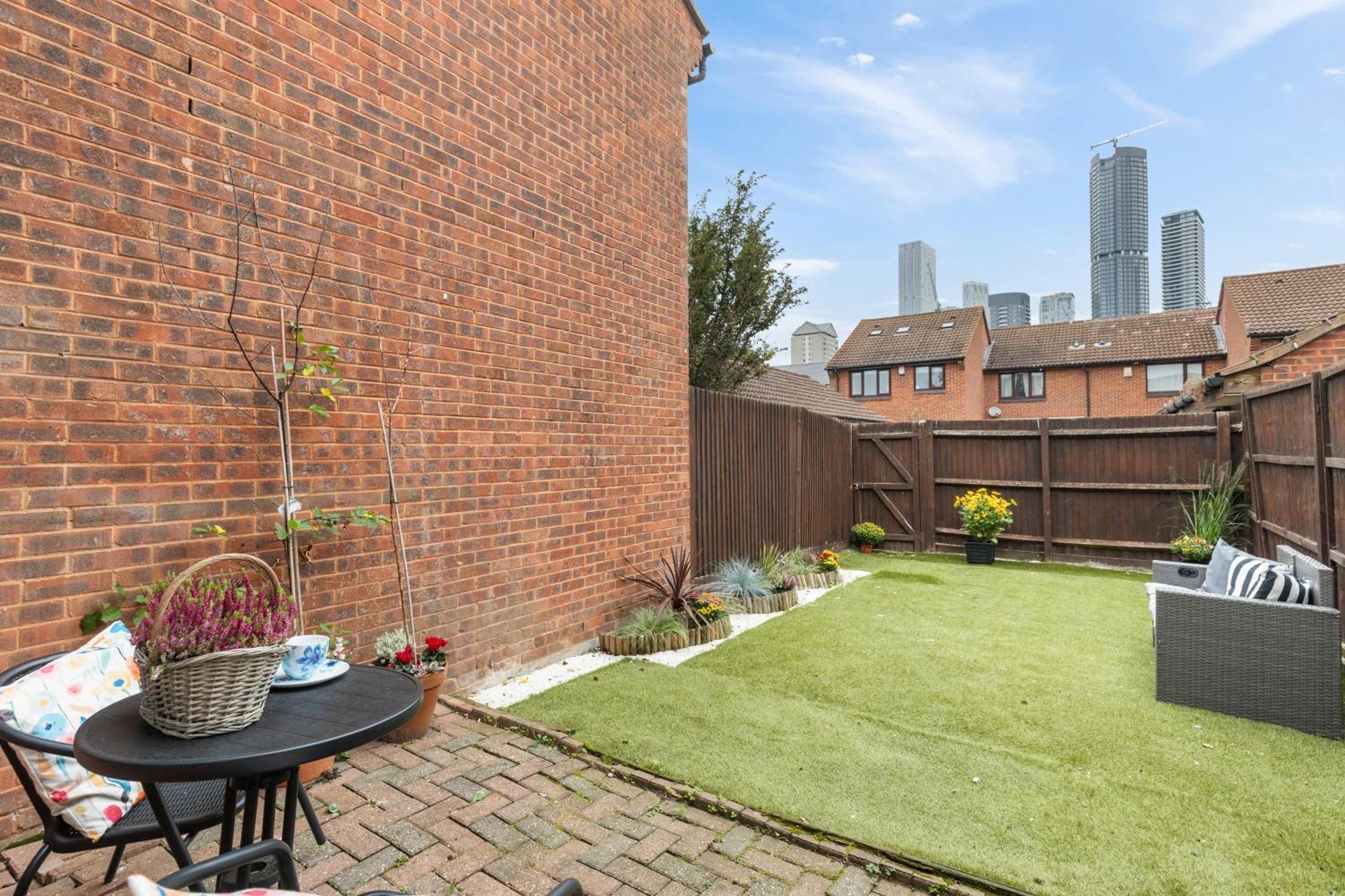 Cosy Canary Wharf House Apartment London