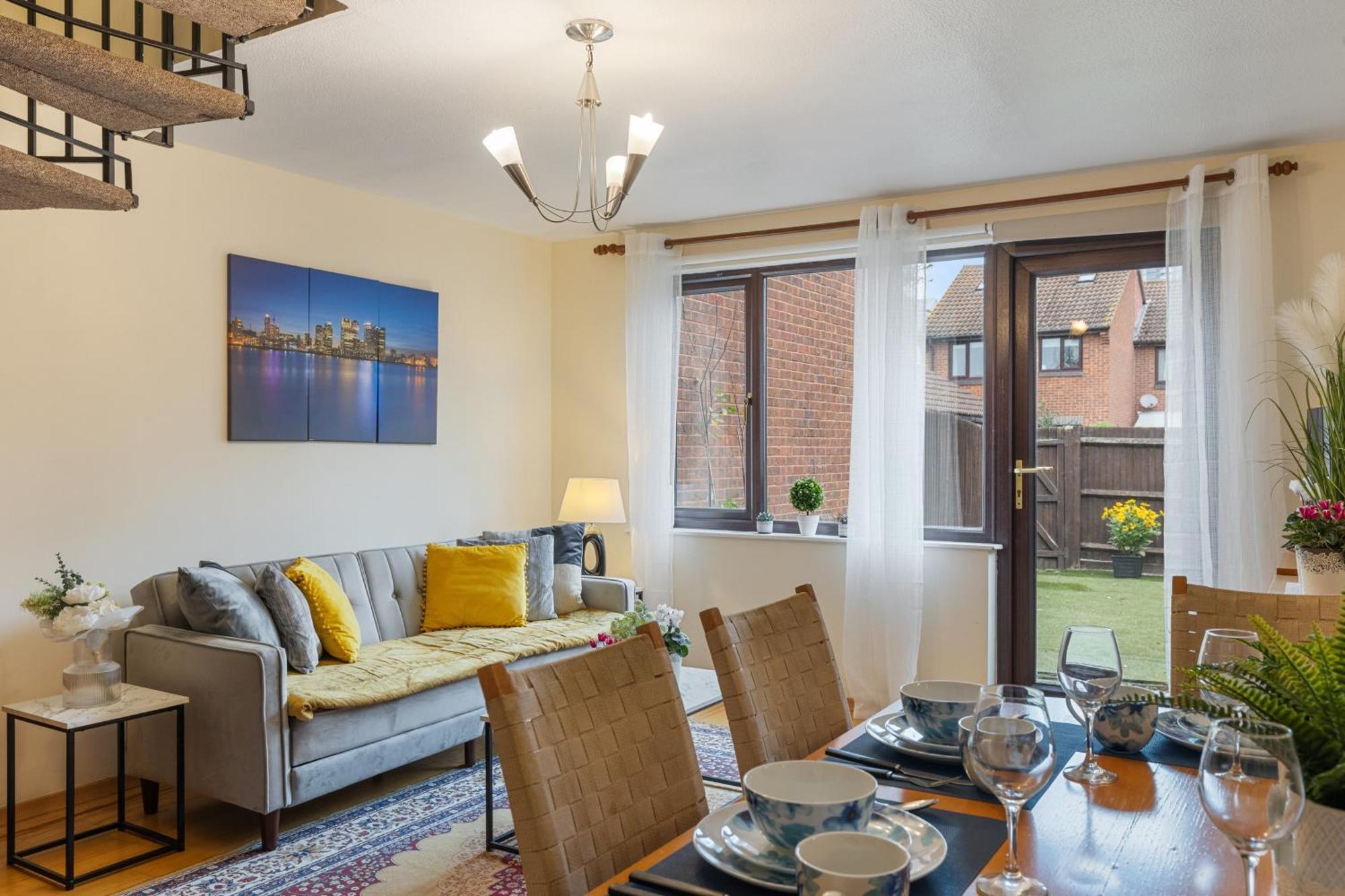 Cosy Canary Wharf House Apartment