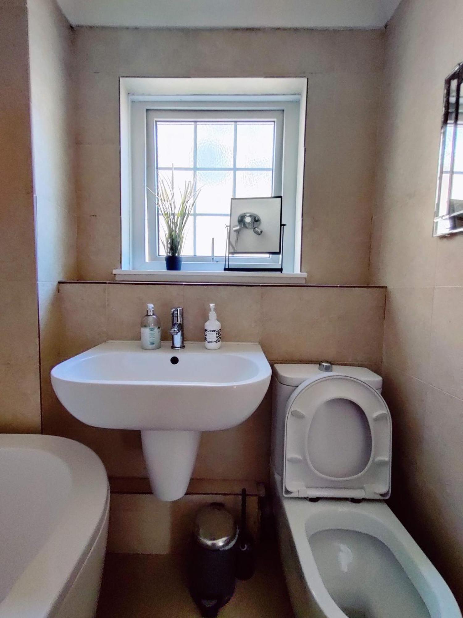 Spacious 3 Bedroom Whitechapel - 9 Mins From Tower Bridge With Free Parking & Garden * Londres