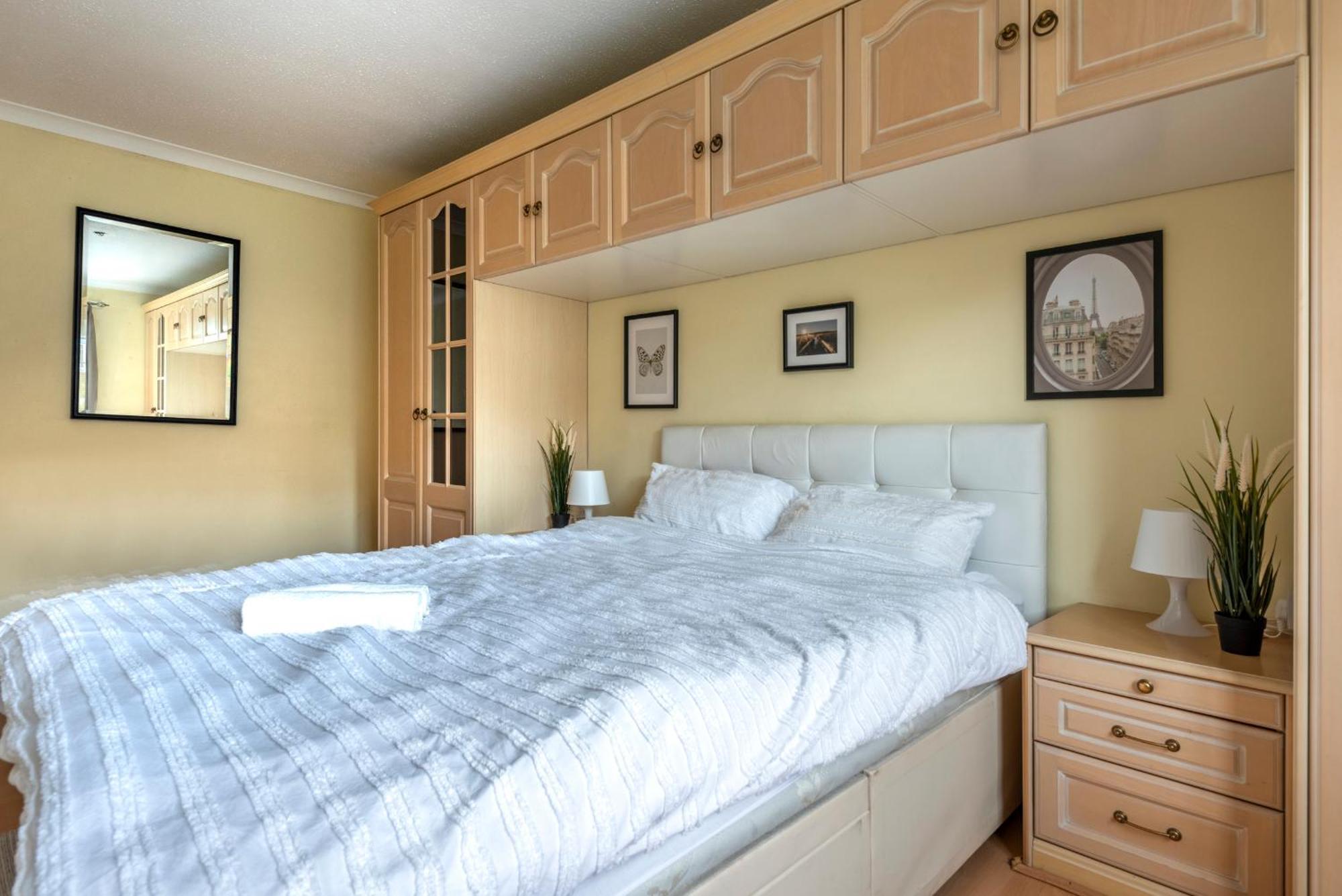 Hébergement de vacances Spacious 3 Bedroom Whitechapel - 9 Mins From Tower Bridge With Free Parking & Garden