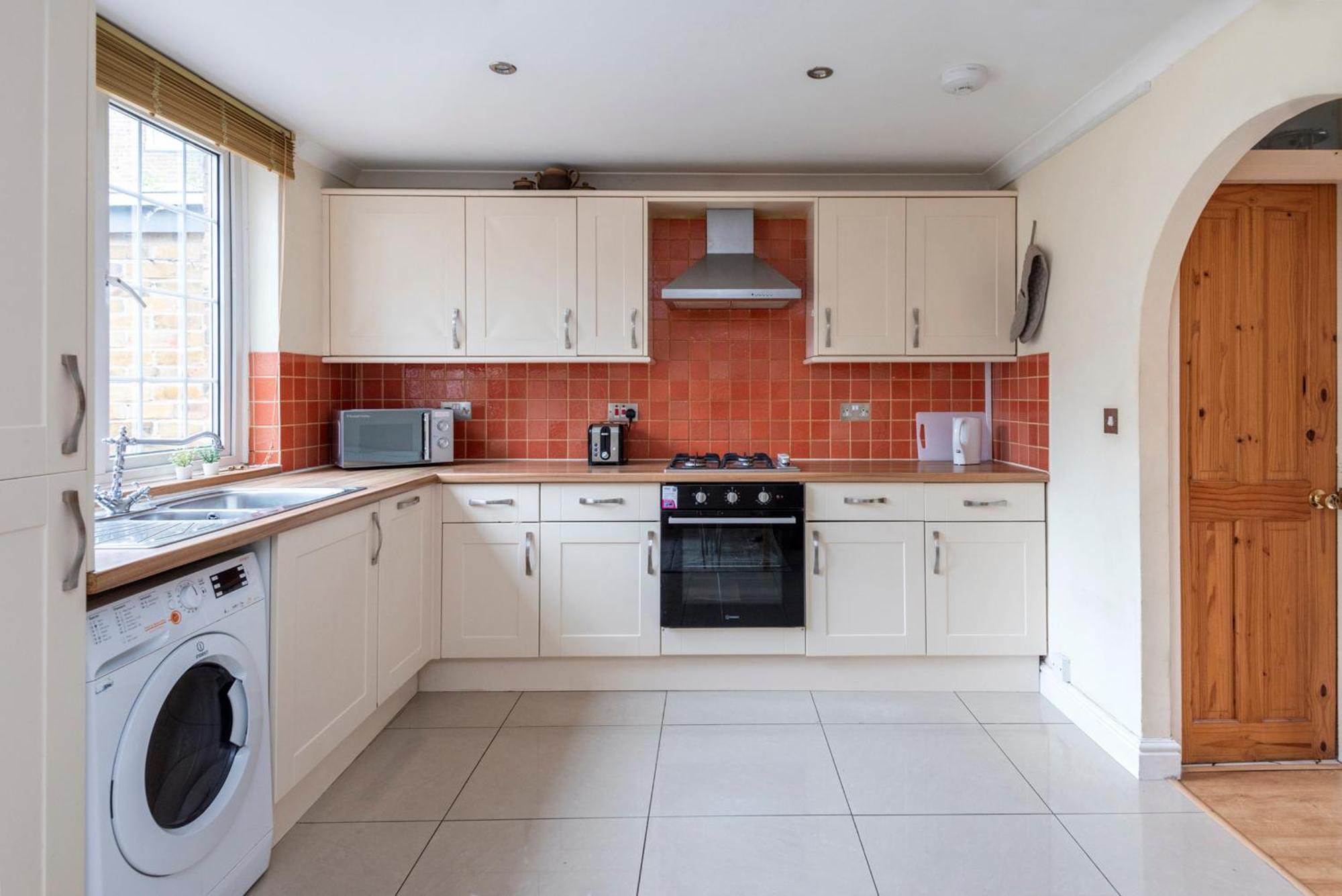 Spacious 3 Bedroom Whitechapel - 9 Mins From Tower Bridge With Free Parking & Garden Hébergement de vacances *