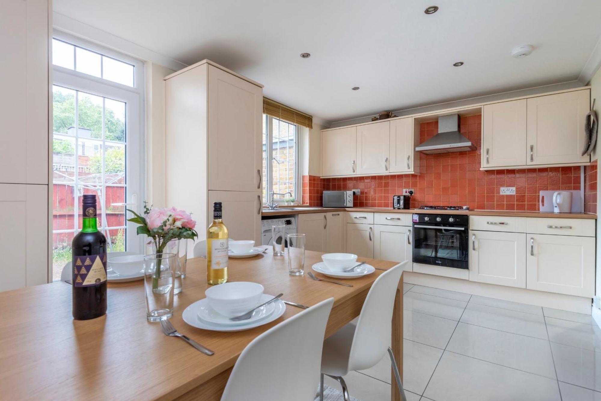 Spacious 3 Bedroom Whitechapel - 9 Mins From Tower Bridge With Free Parking & Garden * Londres