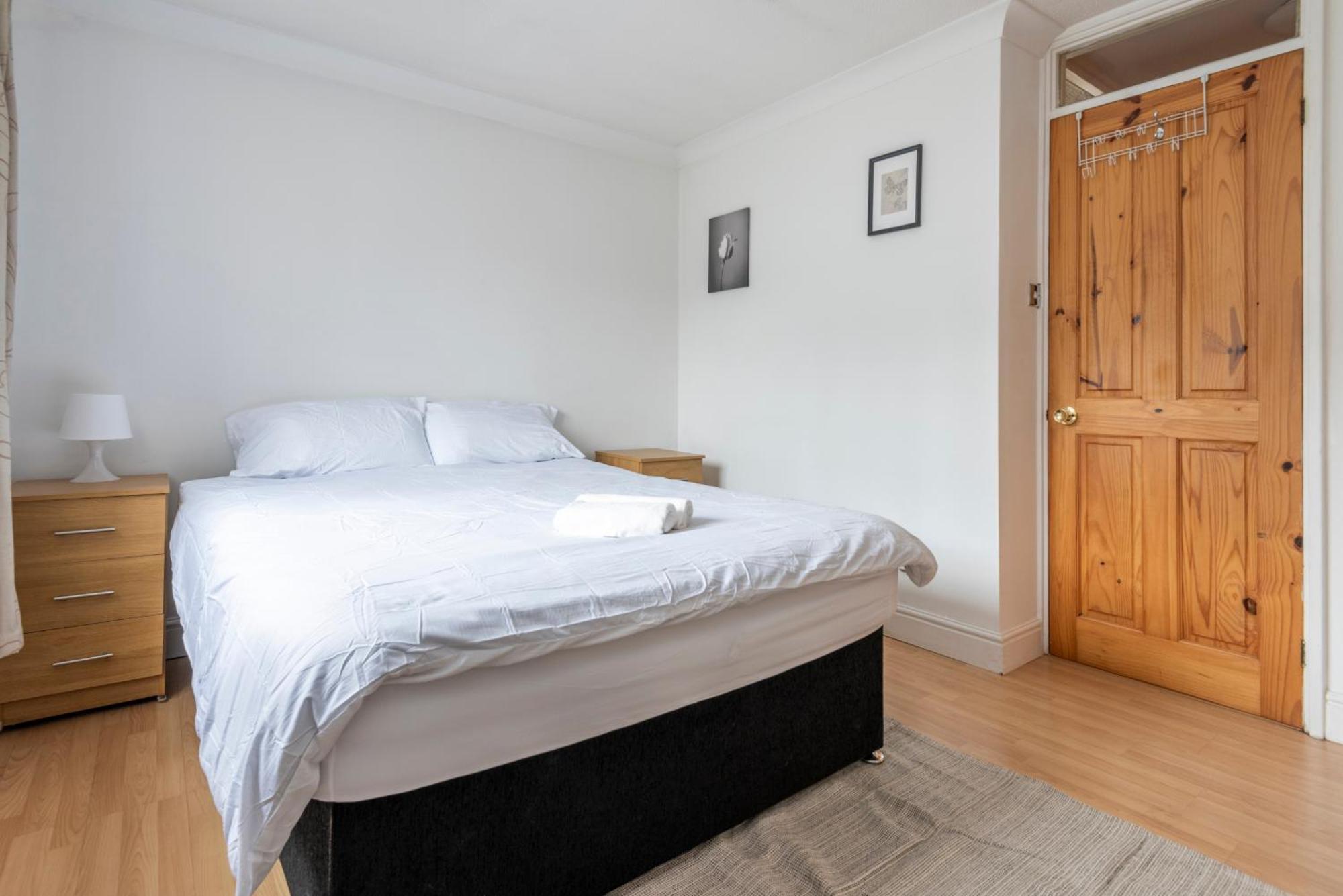 Spacious 3 Bedroom Whitechapel - 9 Mins From Tower Bridge With Free Parking & Garden Hébergement de vacances Londres