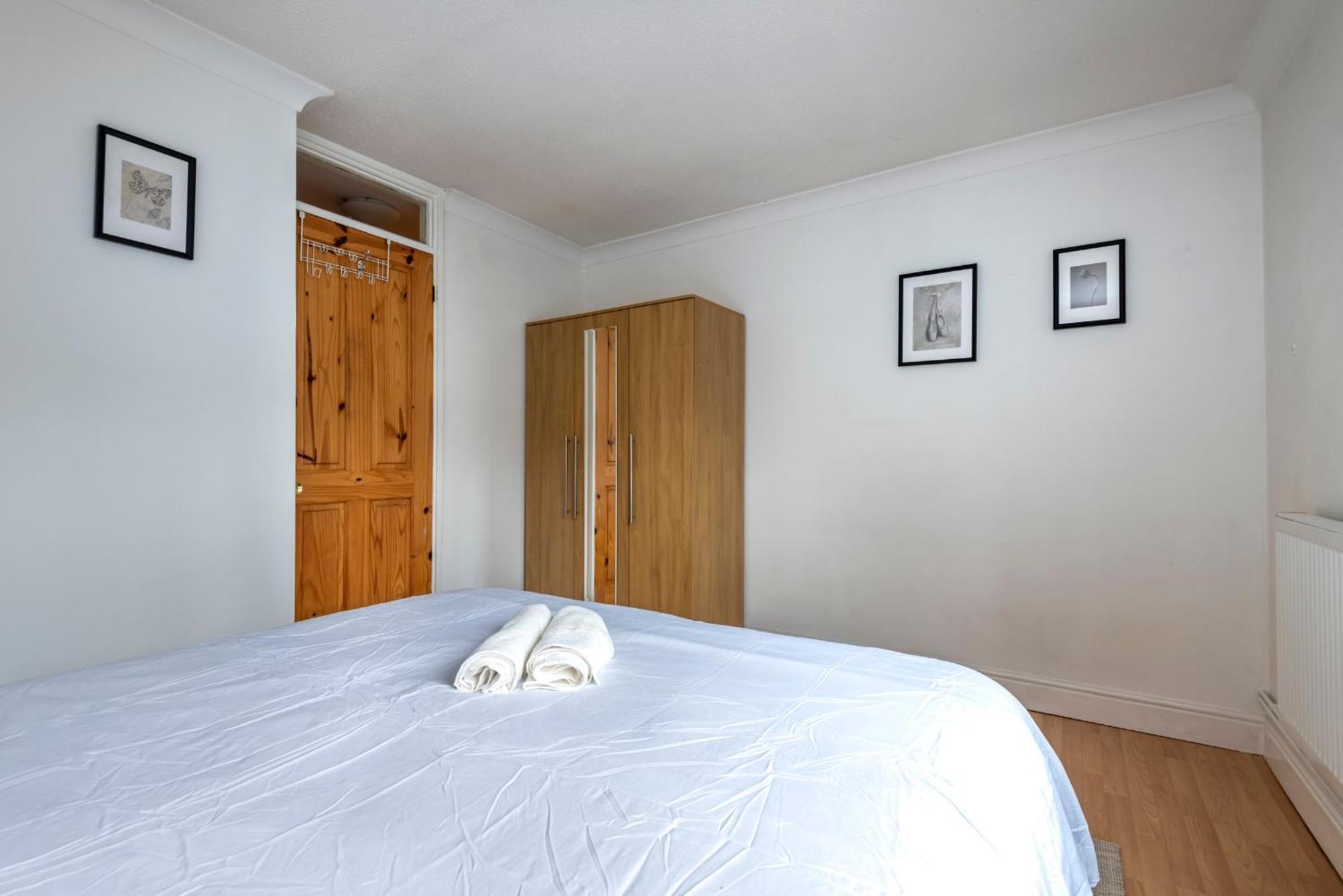 Spacious 3 Bedroom Whitechapel - 9 Mins From Tower Bridge With Free Parking & Garden Hébergement de vacances