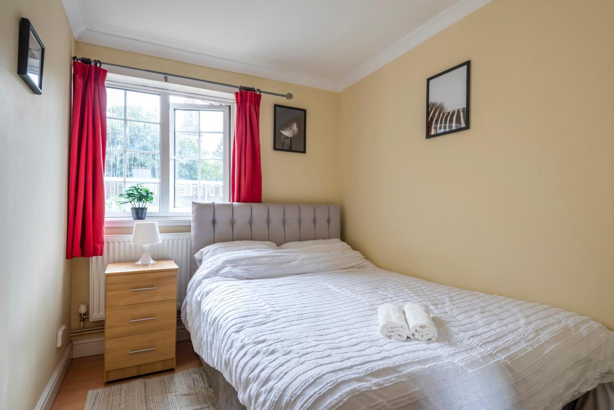 Hébergement de vacances Spacious 3 Bedroom Whitechapel - 9 Mins From Tower Bridge With Free Parking & Garden Londres