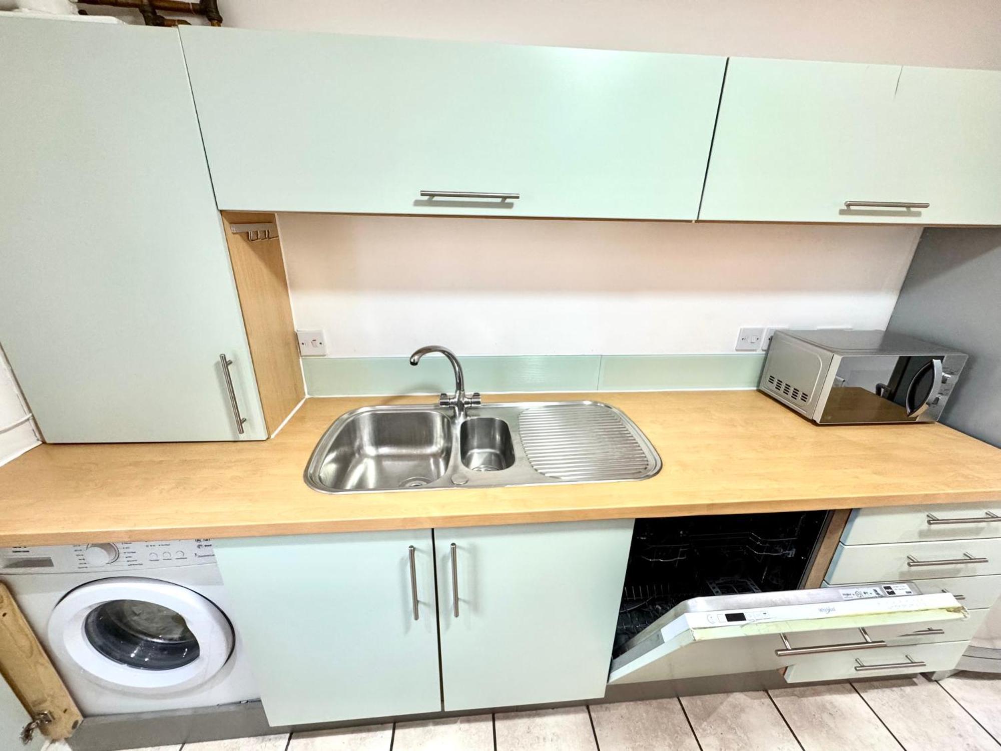 2 Bed, 2 Bath, Ground Floor Whole With Parking, Near & Stratford, Close To Station, Zone 2 Apartamento Londres