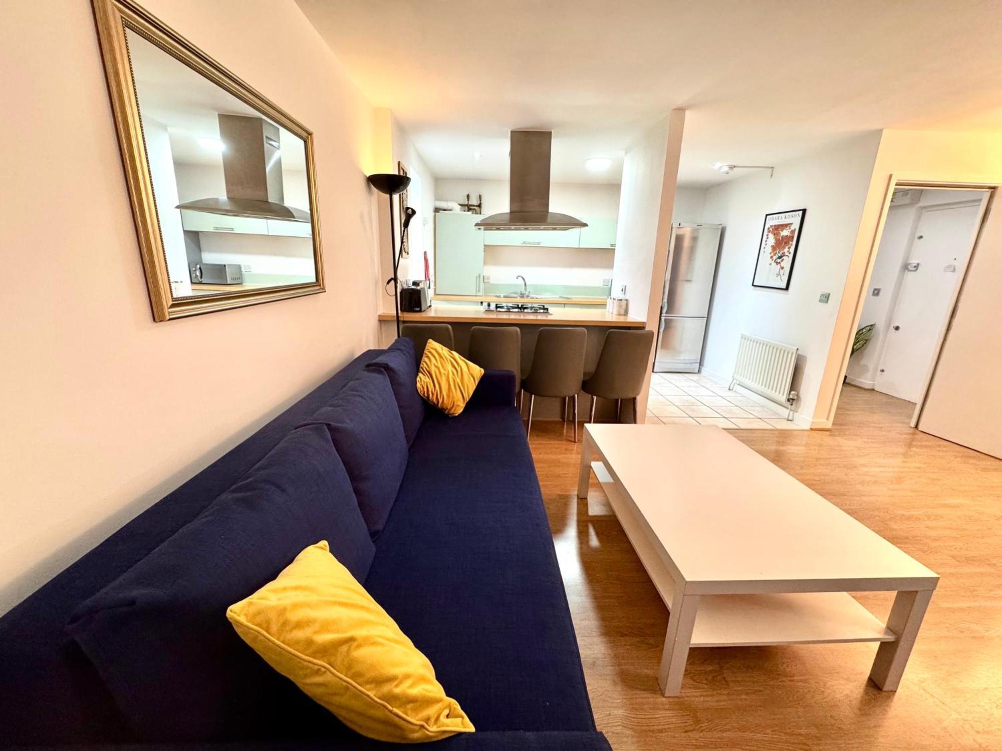 2 Bed, 2 Bath, Ground Floor Whole With Parking, Near & Stratford, Close To Station, Zone 2 * Londres