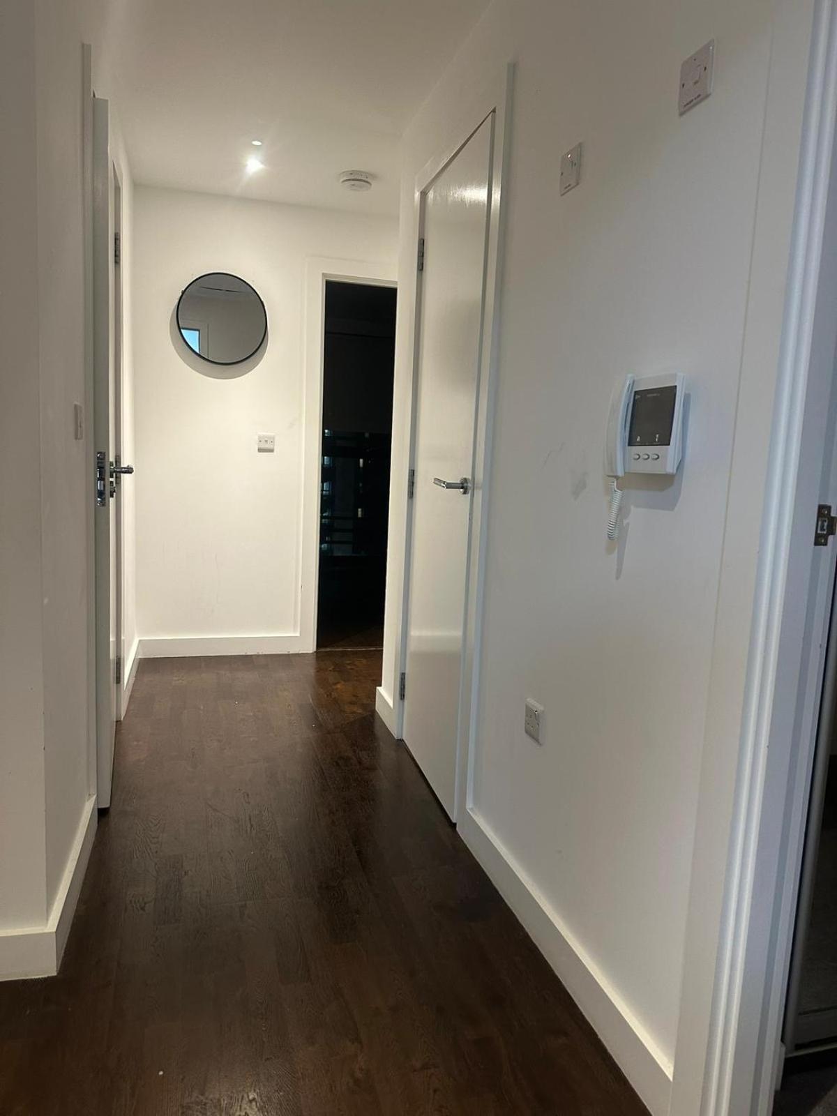 A Beautiful Two Bedroom Two Bathroom Apartment, A Few Minutes From The Iconic 02 Arena Londres