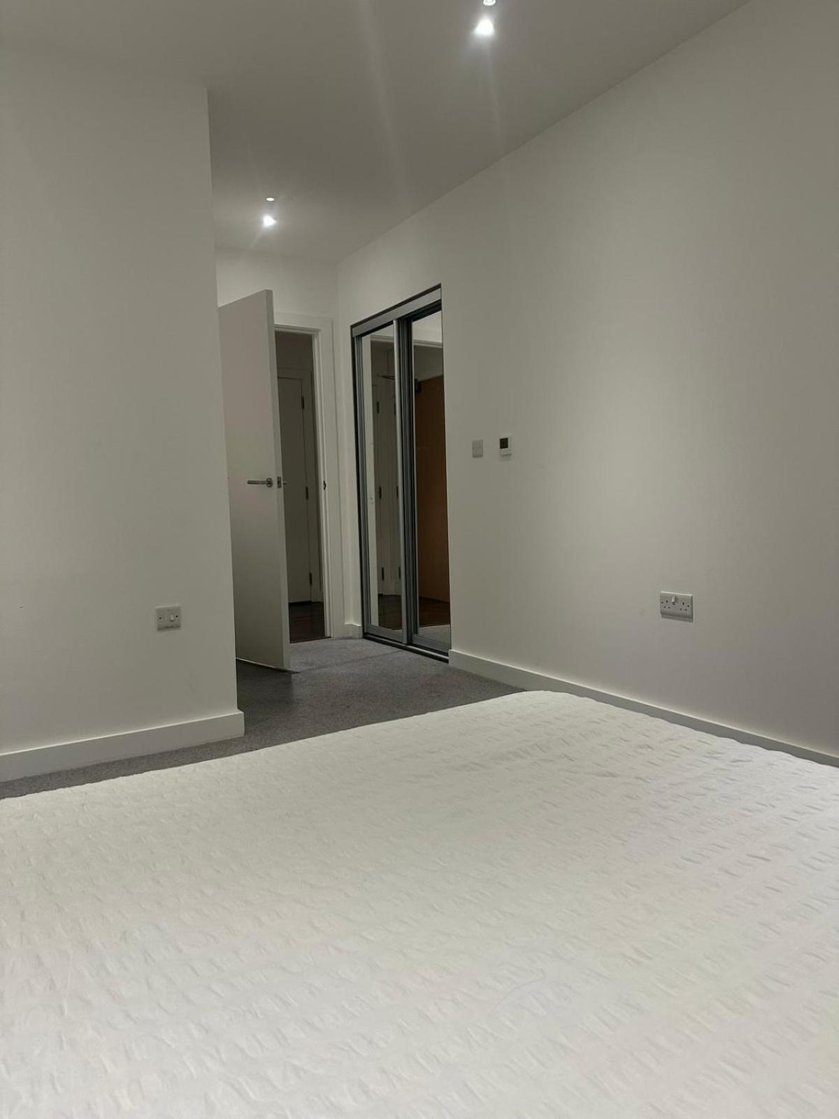 Appartement A Beautiful Two Bedroom Two Bathroom Apartment, A Few Minutes From The Iconic 02 Arena *