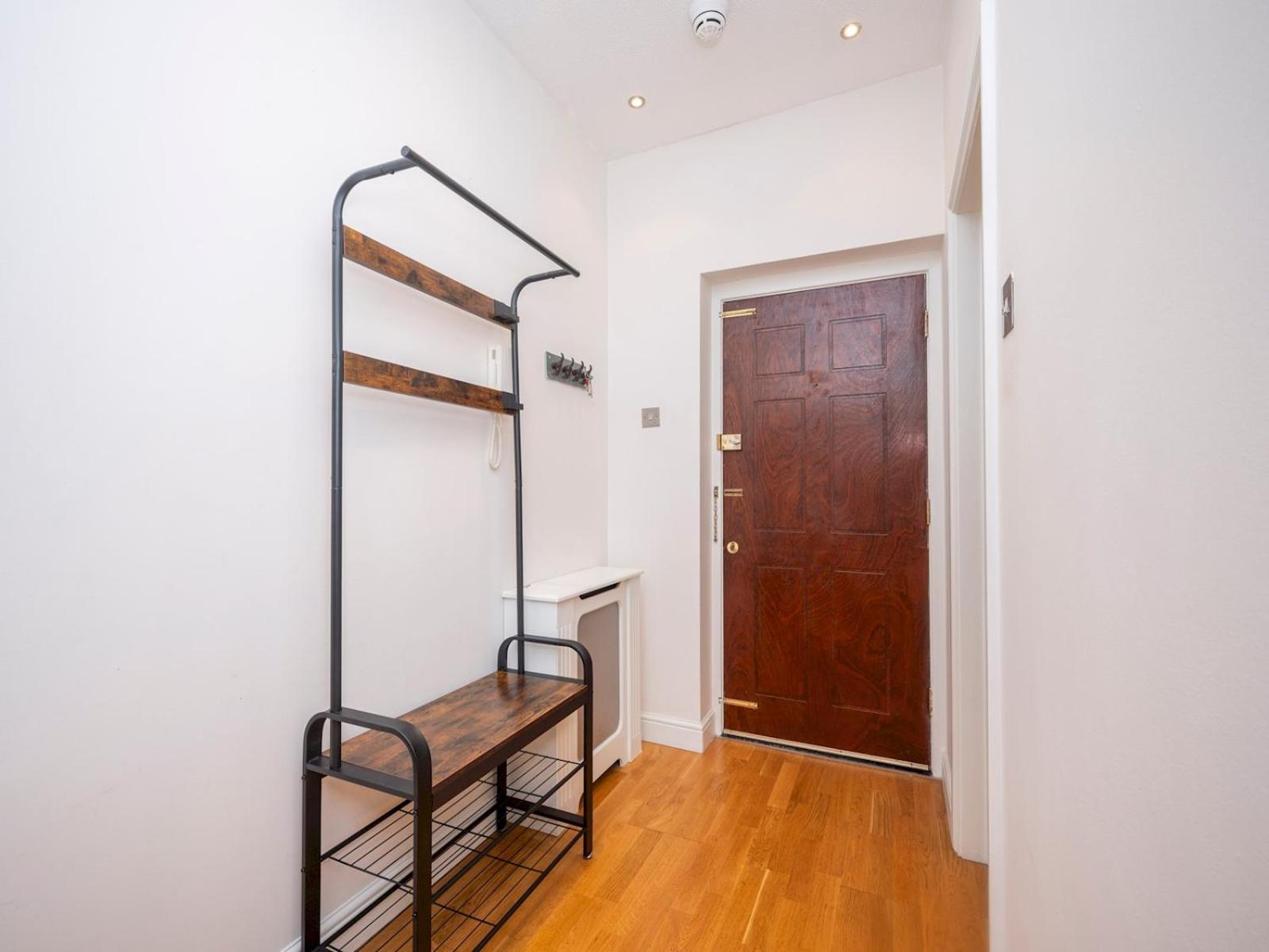 Appartement Gated Riverside Se16 With Parking Pass The Keys Londres
