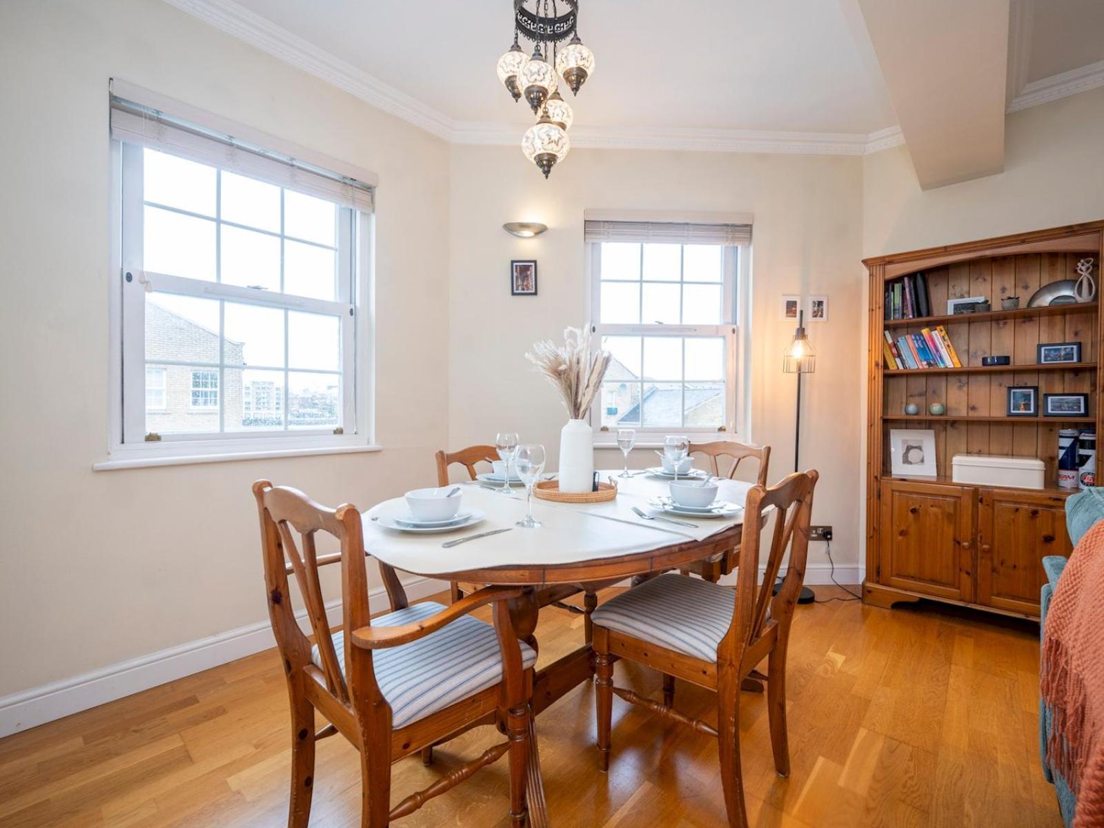 Appartement Gated Riverside Se16 With Parking Pass The Keys