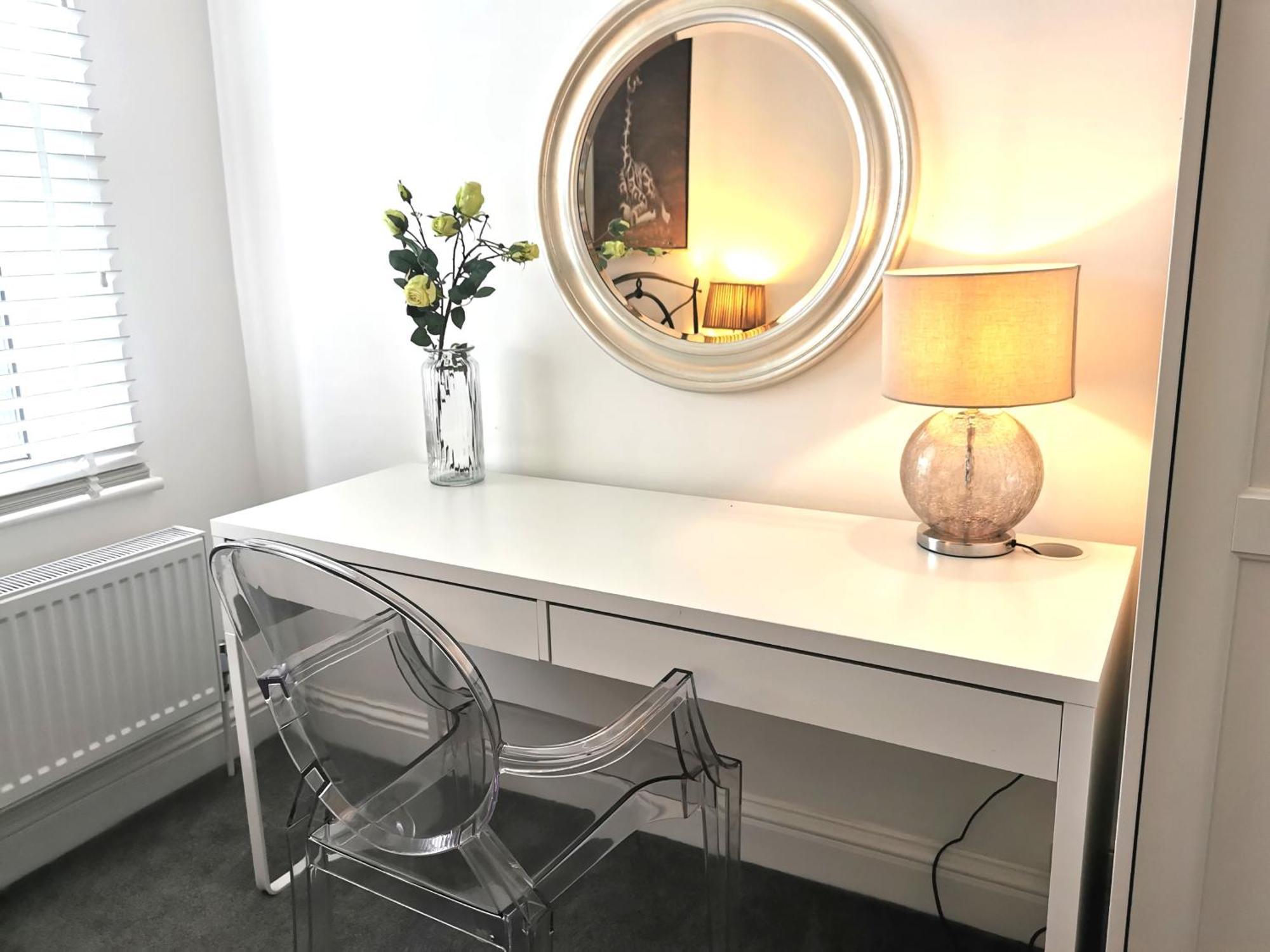 No 10 Spacious 2-bedroom House In Stratford With Parking For Up To Six Сasa de vacaciones
