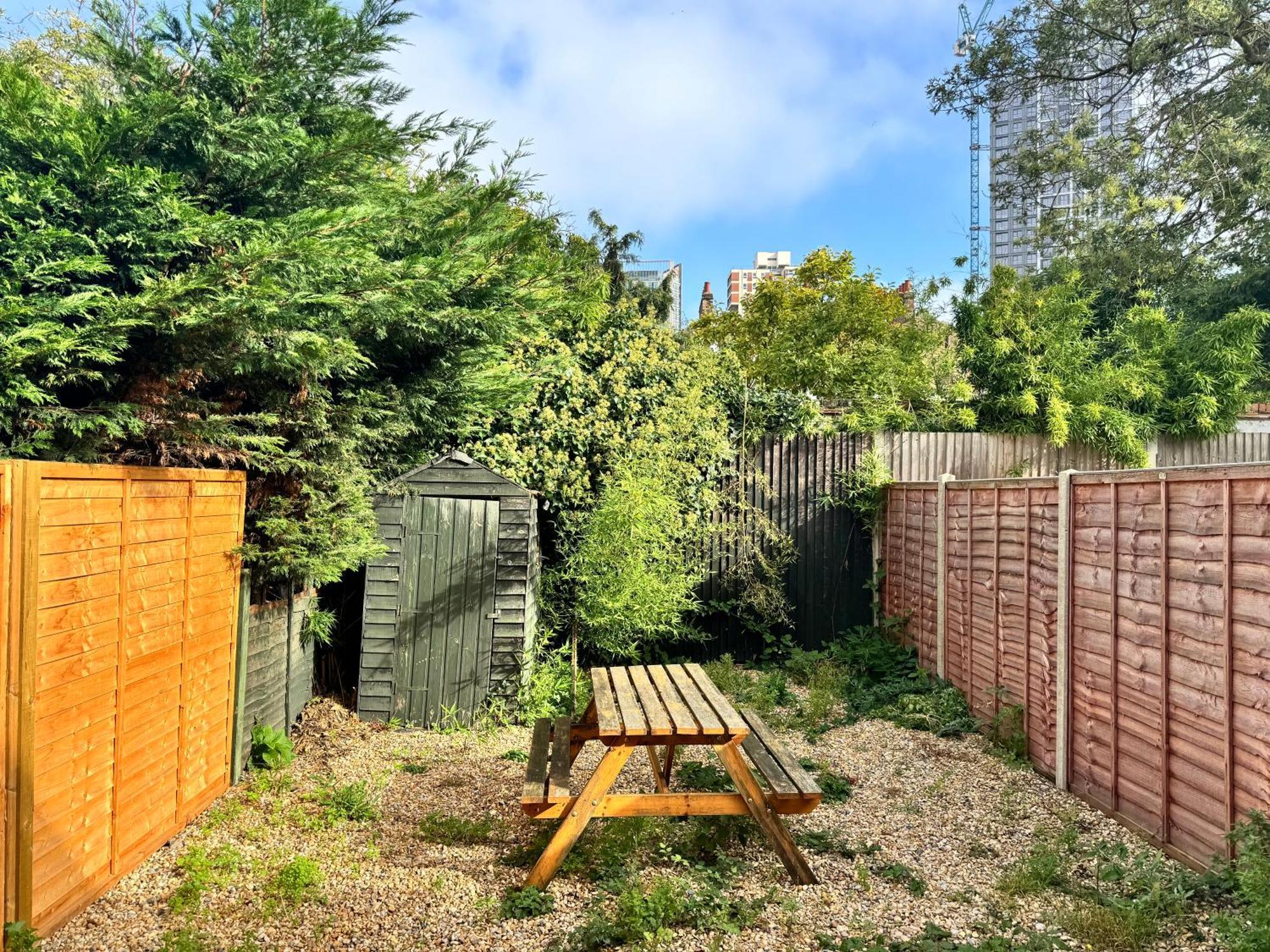 3 Bed House With Parking And Garden Near Tower Bridge *