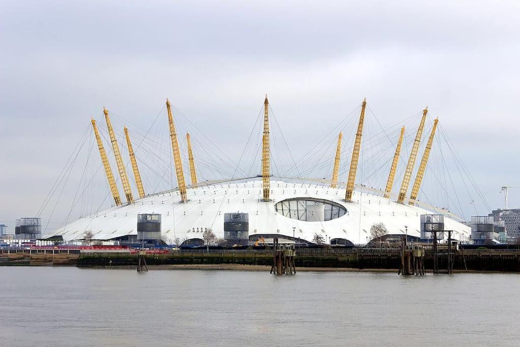 Full Close To Excel Centre, Airport , O2 Arena * Londres