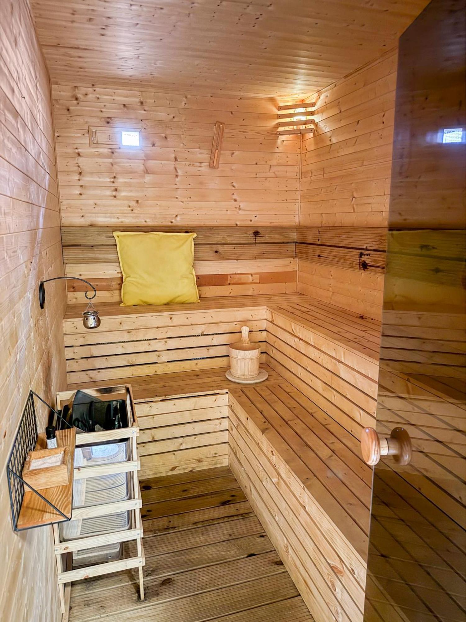 2bed Garden House W/hot Tub, Sauna & Cinema Сasa de vacaciones