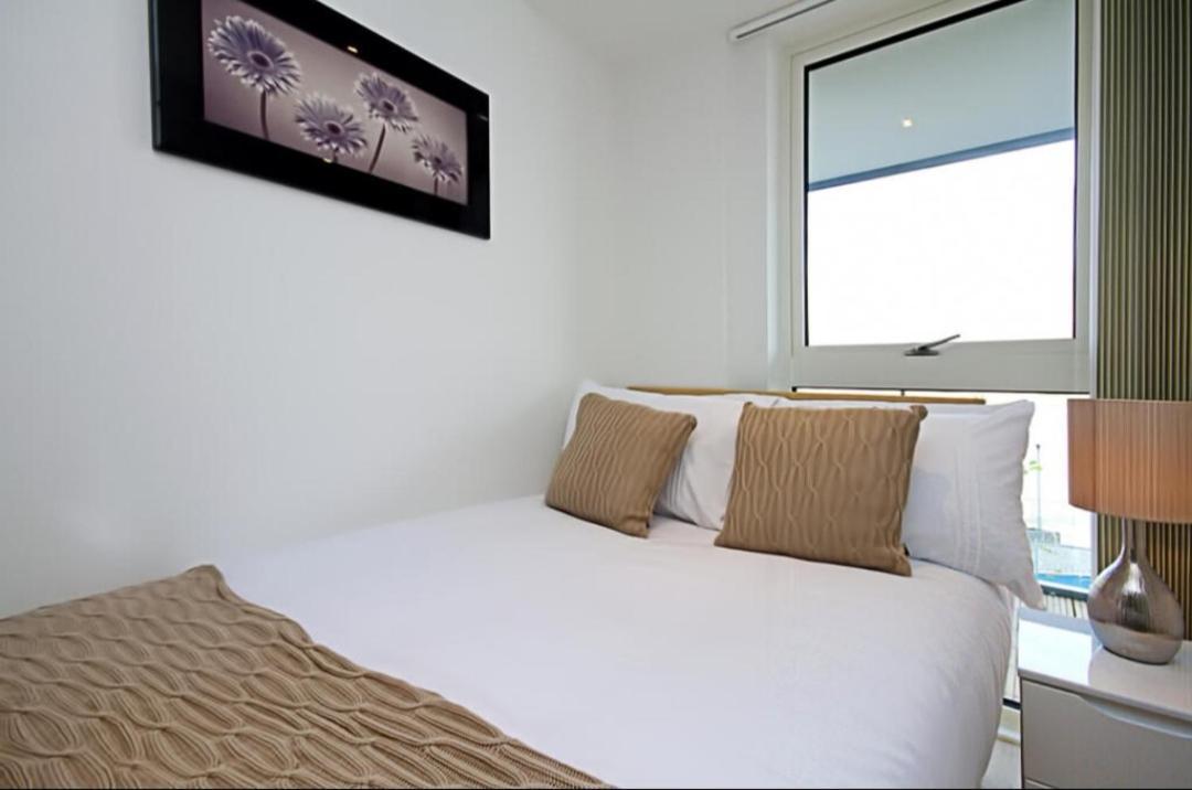 In Flat With Stunning Thames River View Hospedagem domiciliar Londres