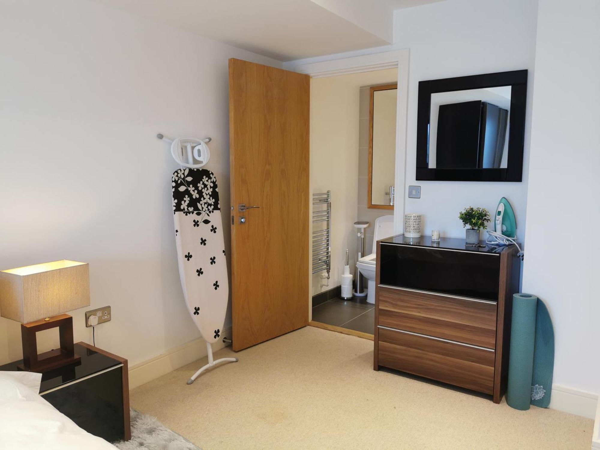 In Flat With Stunning Thames River View
