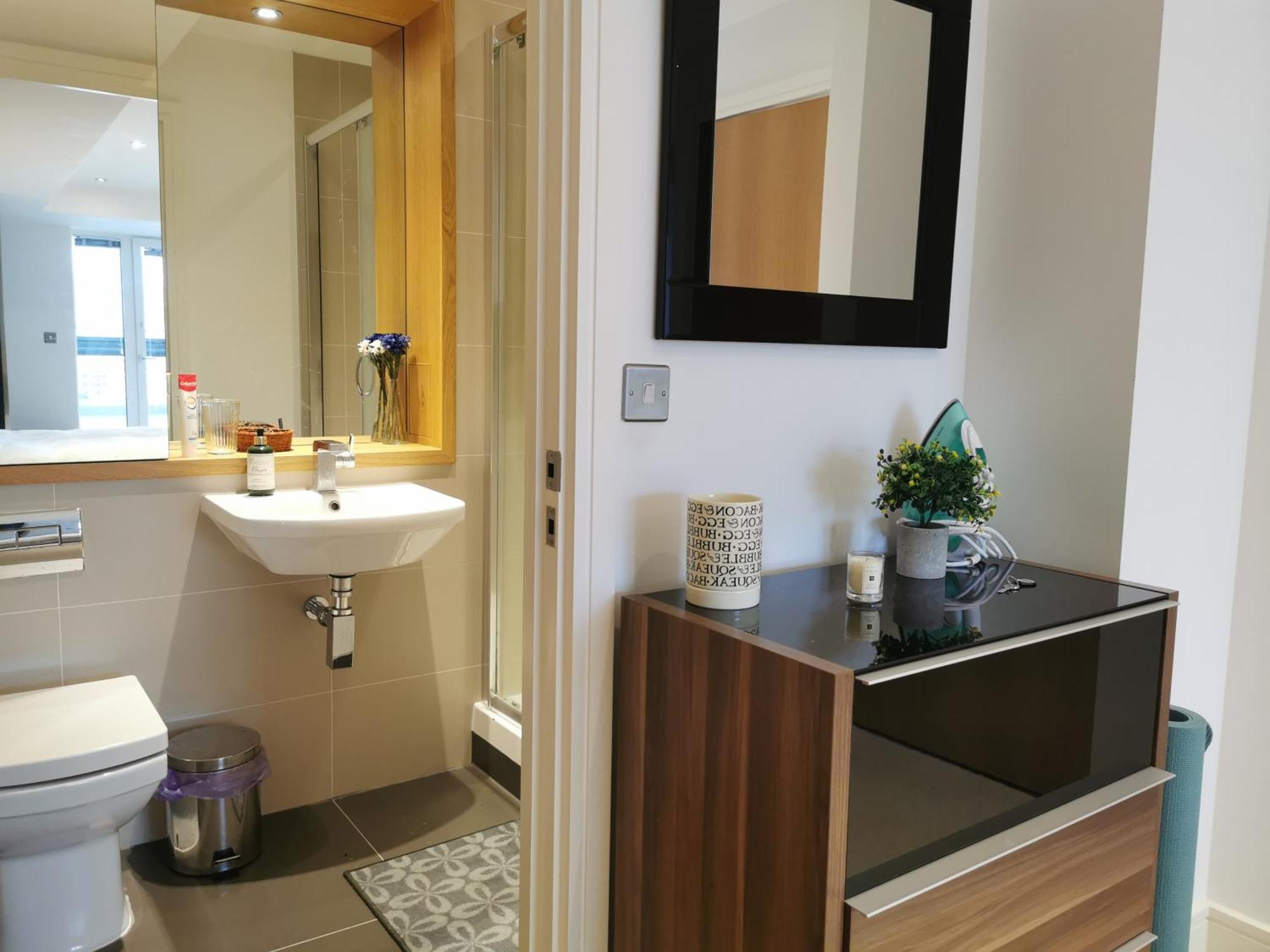 In Flat With Stunning Thames River View * Londres
