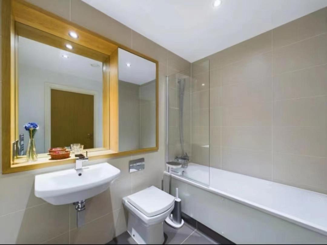 In Flat With Stunning Thames River View Hospedagem domiciliar Londres