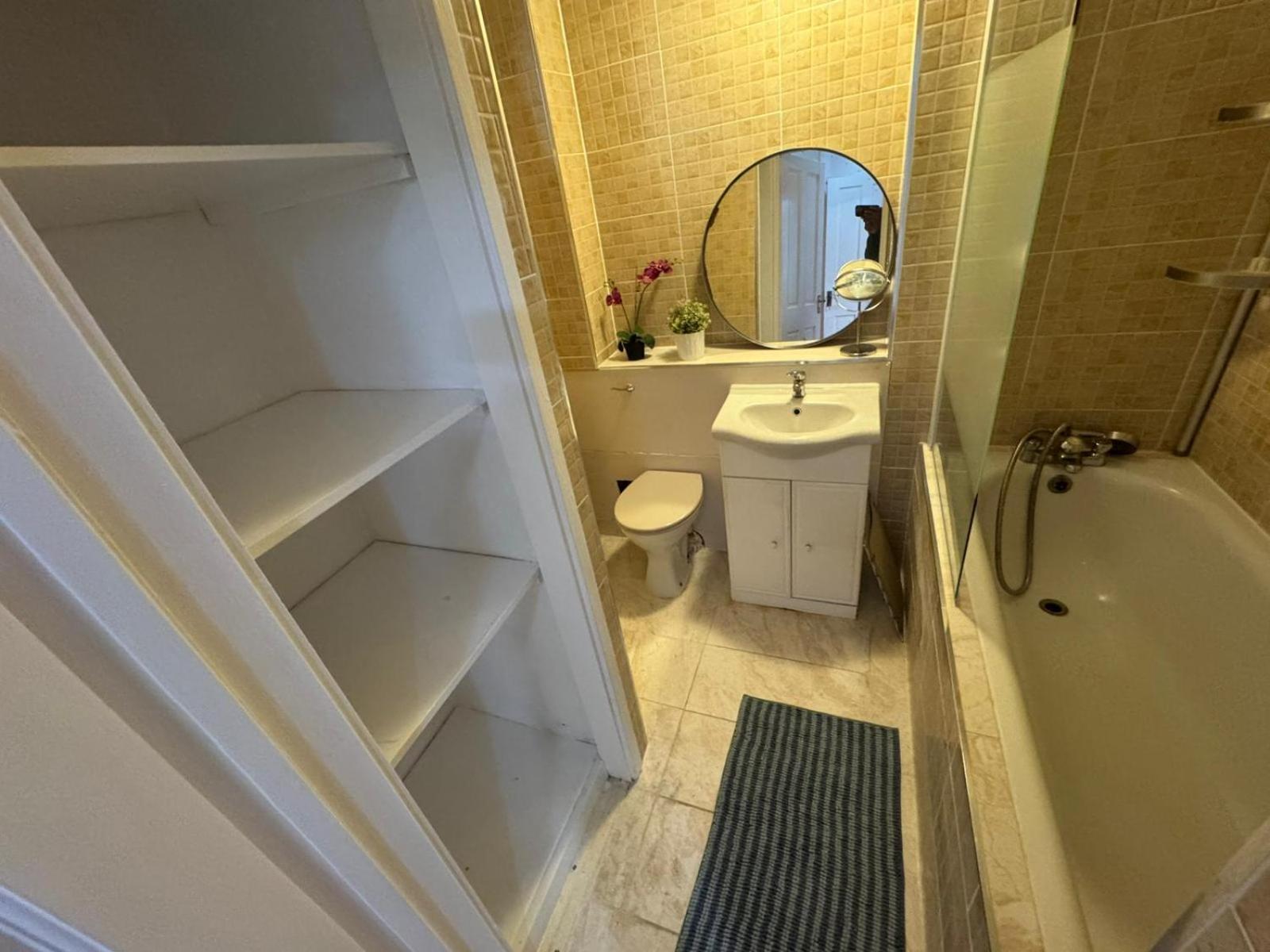 Apartment Tks Modern 1bed Flat, *