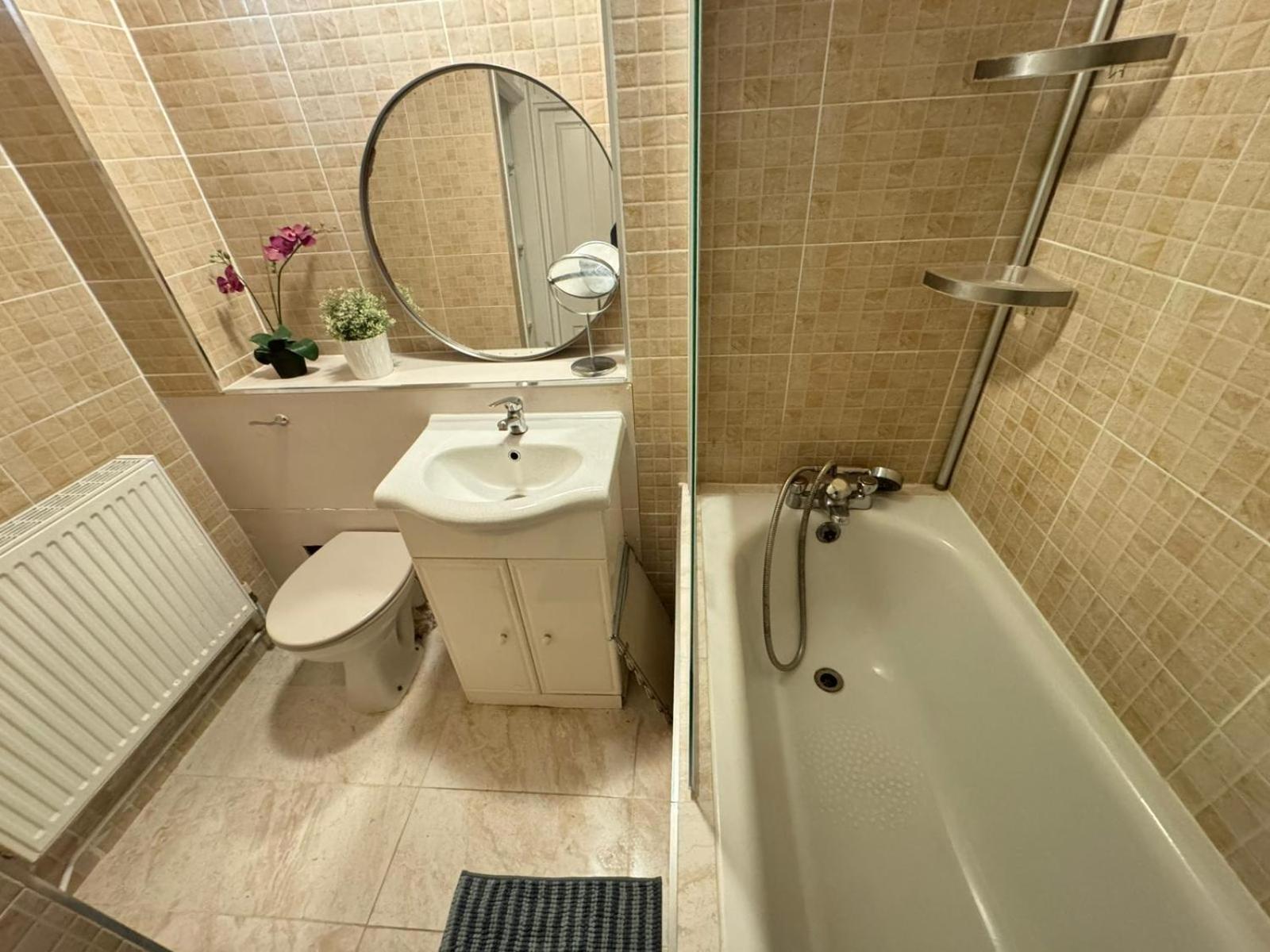 Tks Modern 1bed Flat, London