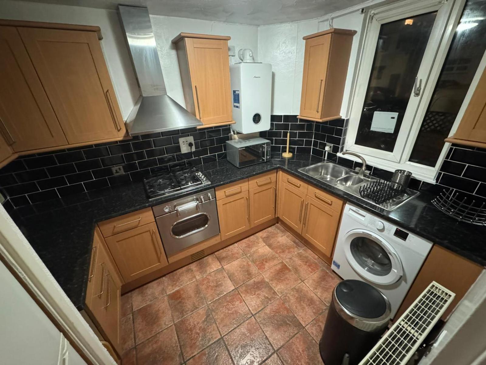 Tks Modern 1bed Flat, * London