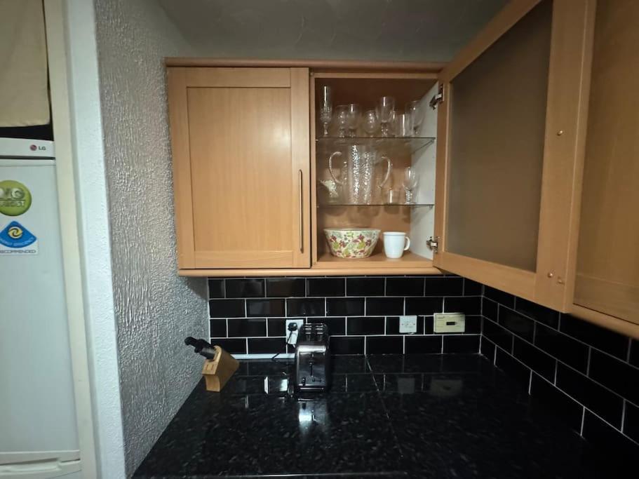 Apartment Tks Modern 1bed Flat, *