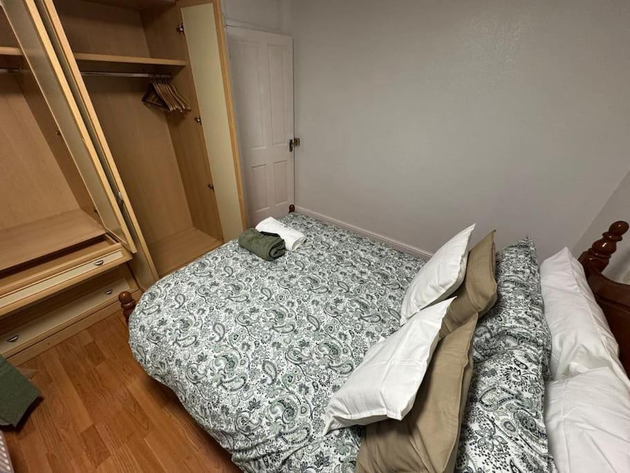 Tks Modern 1bed Flat, London