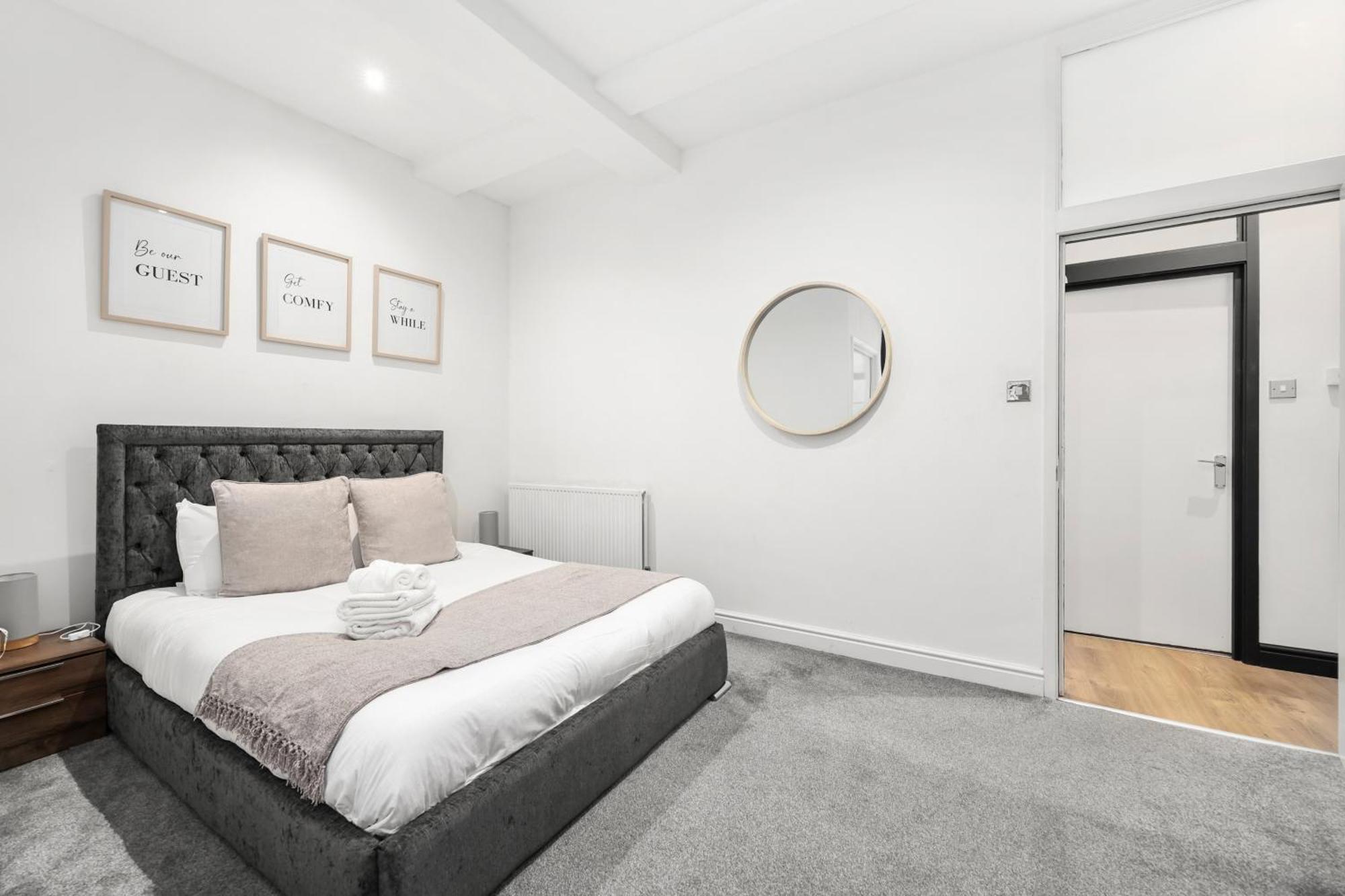 Apartamento Centrally Located Spacious Three Bedroom Short Term & Flexible Renting Hackney With Free Wifi *