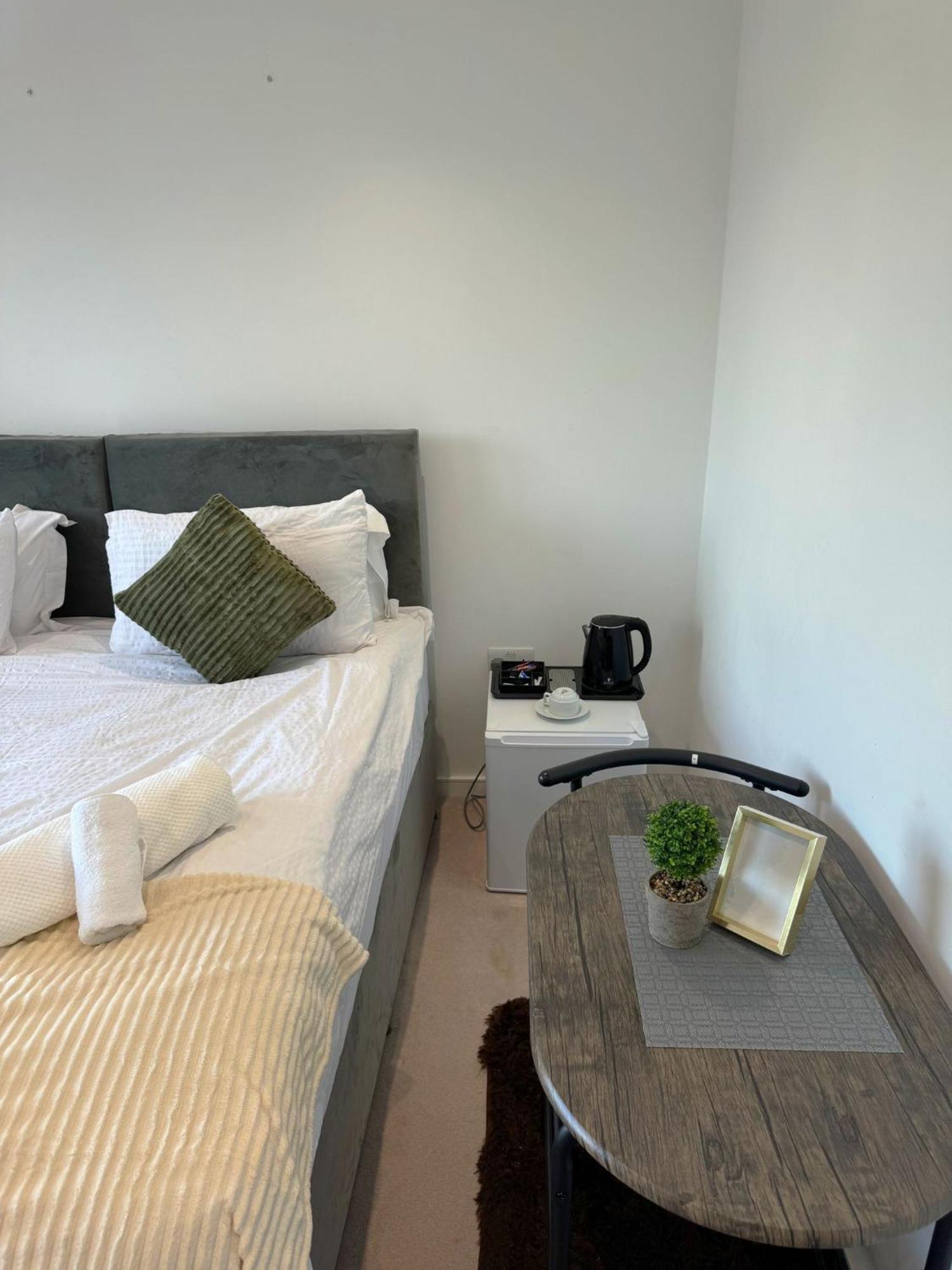 Kayz Lodge- Luxury Ensuite-private & Shared In A New House At The Olympic Village Overlooking Stratford Westfield And Tube Station Londres