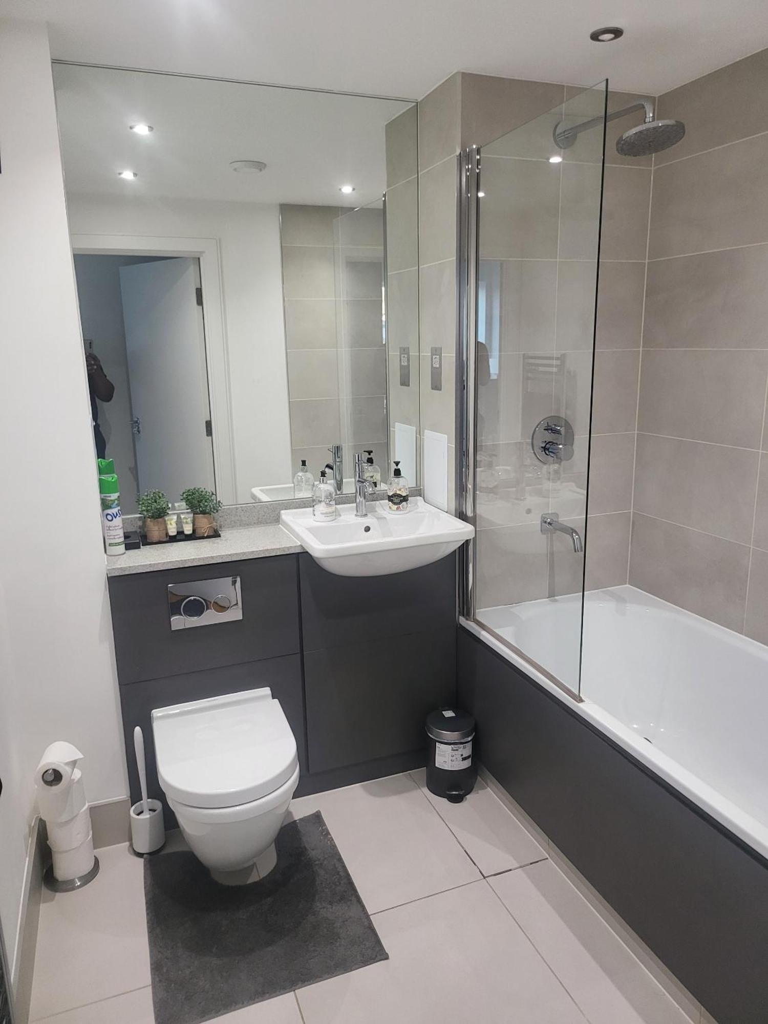 Alojamento Kayz Lodge- Luxury Ensuite-private & Shared In A New House At The Olympic Village Overlooking Stratford Westfield And Tube Station *