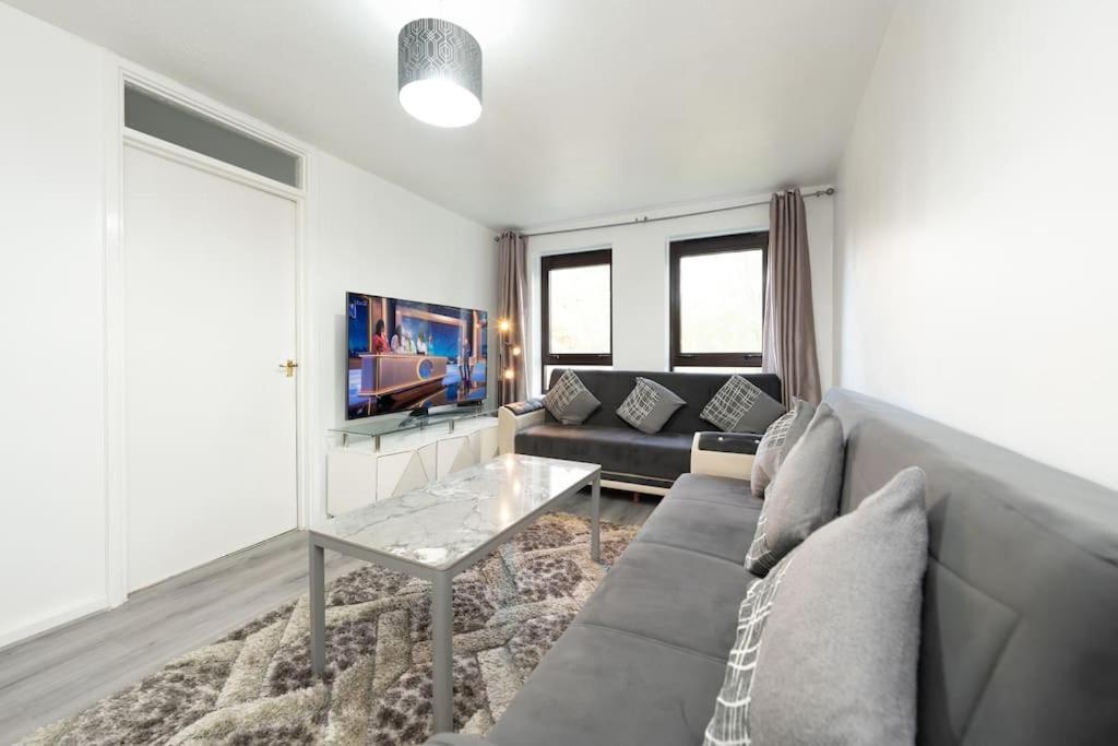 Idyllic Stylish With Fast Speed Broadband & Free Parking Apartamento