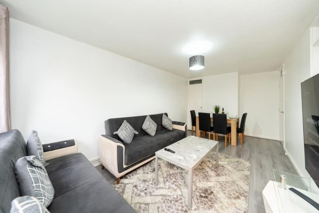 Idyllic Stylish With Fast Speed Broadband & Free Parking *