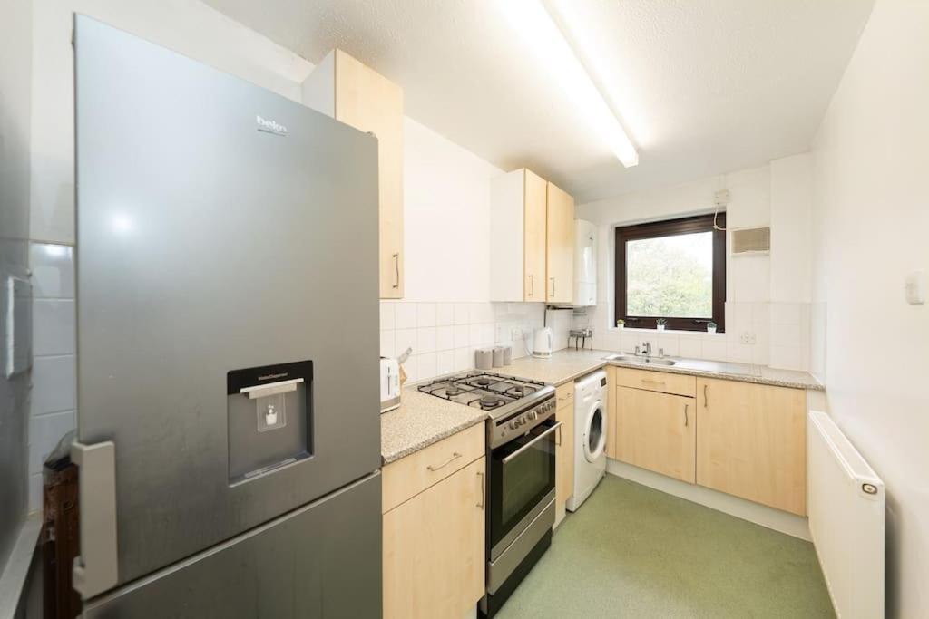 Idyllic Stylish With Fast Speed Broadband & Free Parking Apartamento