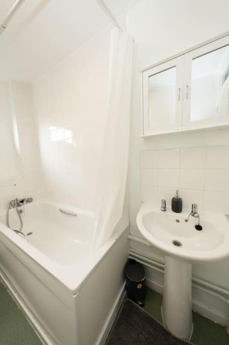 Apartamento Idyllic Stylish With Fast Speed Broadband & Free Parking