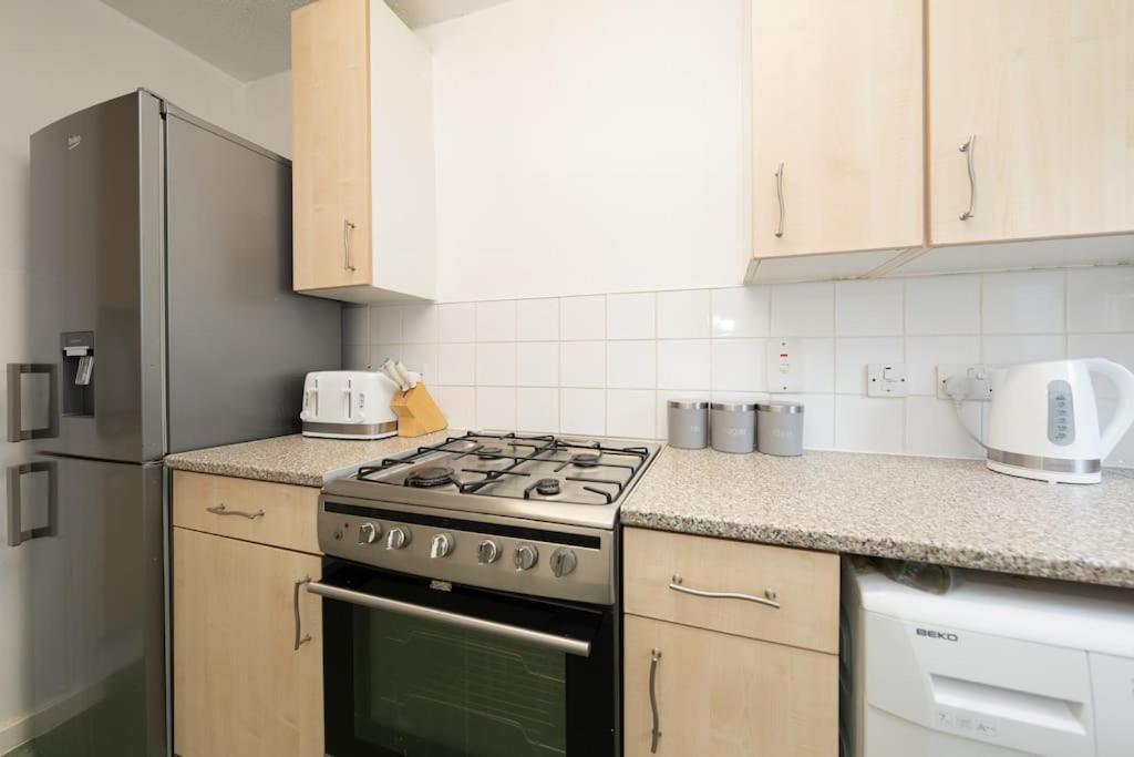 Idyllic Stylish With Fast Speed Broadband & Free Parking Apartamento Londres