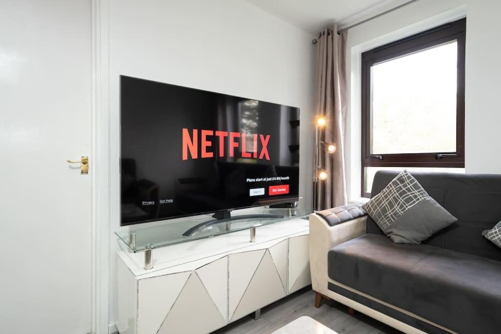 Idyllic Stylish With Fast Speed Broadband & Free Parking *