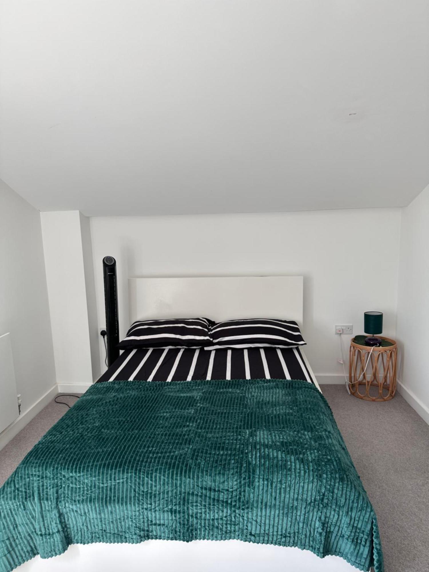 Habitación en casa particular Uttsav Green - Affordable Zone 3 - Accessible Public Transport Londres