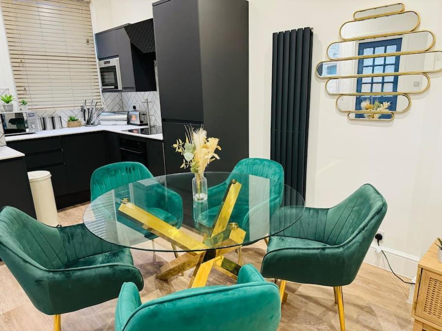 10 Min From Stratford Shopping Centre, Garden! Apartment