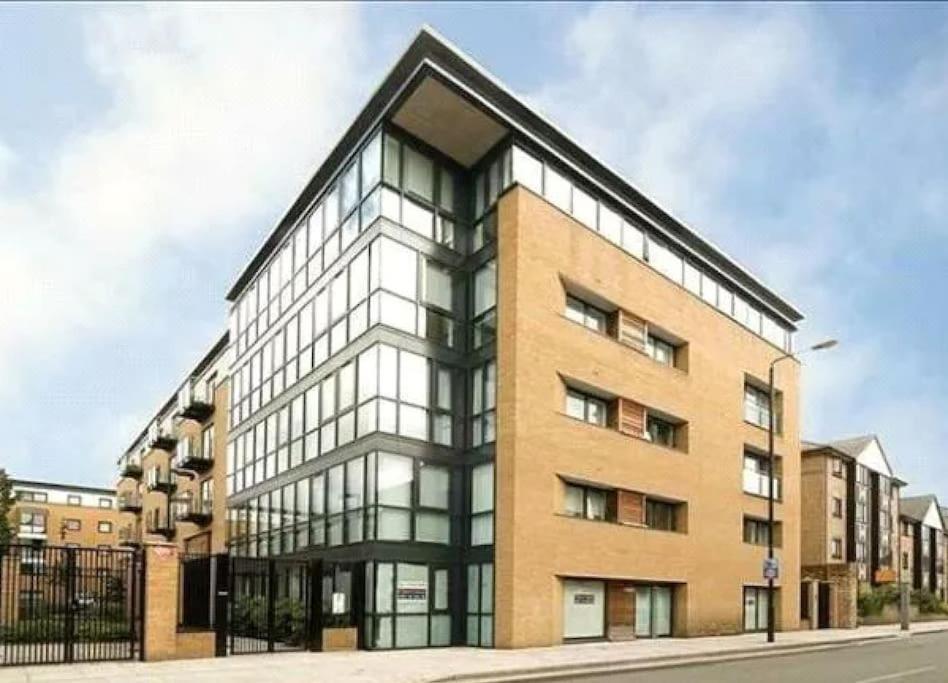 Newly Renovated & Modern 2-br Close To Canary Wharf Apartamento *