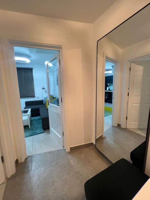 Appartement Stunning 2 Bed Located On High Street, 5 Minutes From New Cross Station, Free Parking, 1 Minute From Famous 5 Star Lit Shisha Bar And Restaurant Londres