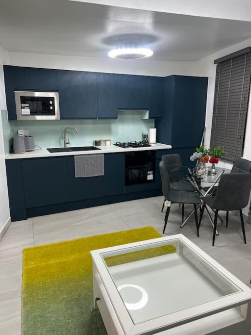 Appartement Stunning 2 Bed Located On High Street, 5 Minutes From New Cross Station, Free Parking, 1 Minute From Famous 5 Star Lit Shisha Bar And Restaurant *