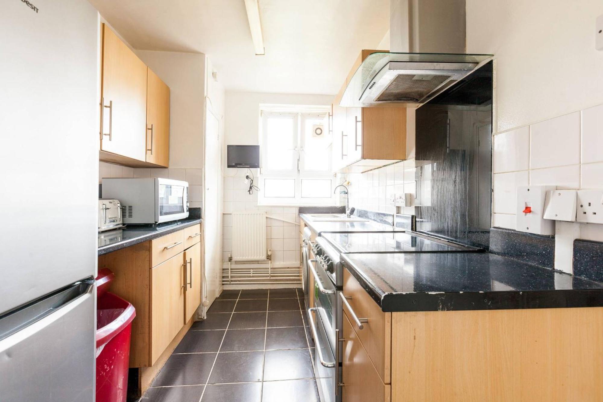 2 Bedroom Flat In Good Value Location Appartement