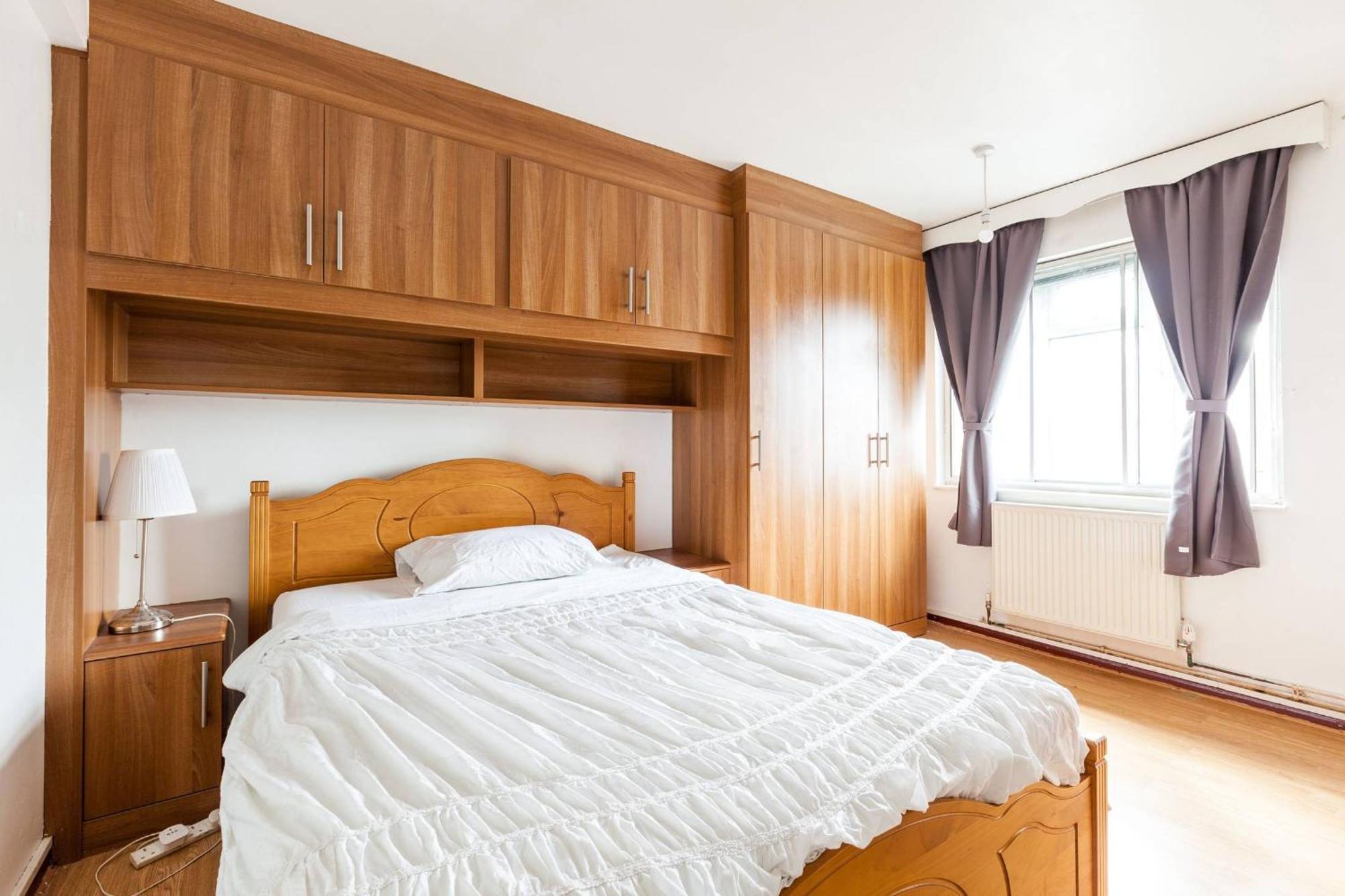2 Bedroom Flat In Good Value Location Appartement *