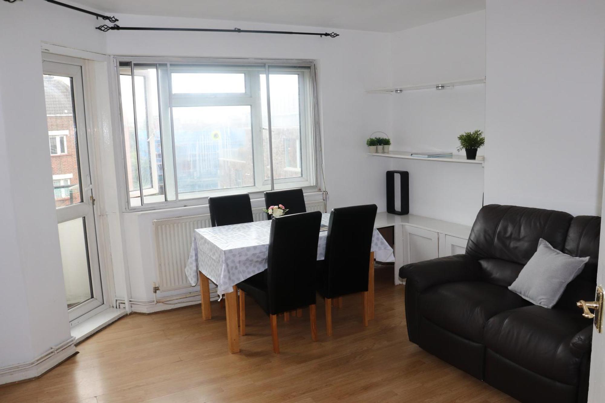 Appartement 2 Bedroom Flat In Good Value Location *