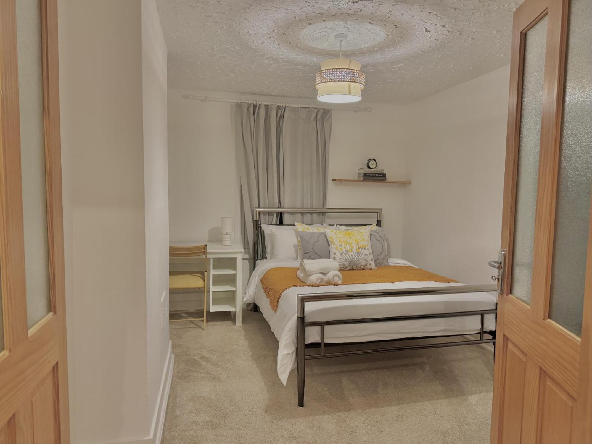 Spacious 3 Bedroom House Near London, O2, Excel, Stratford, Tube Station & Parking Available