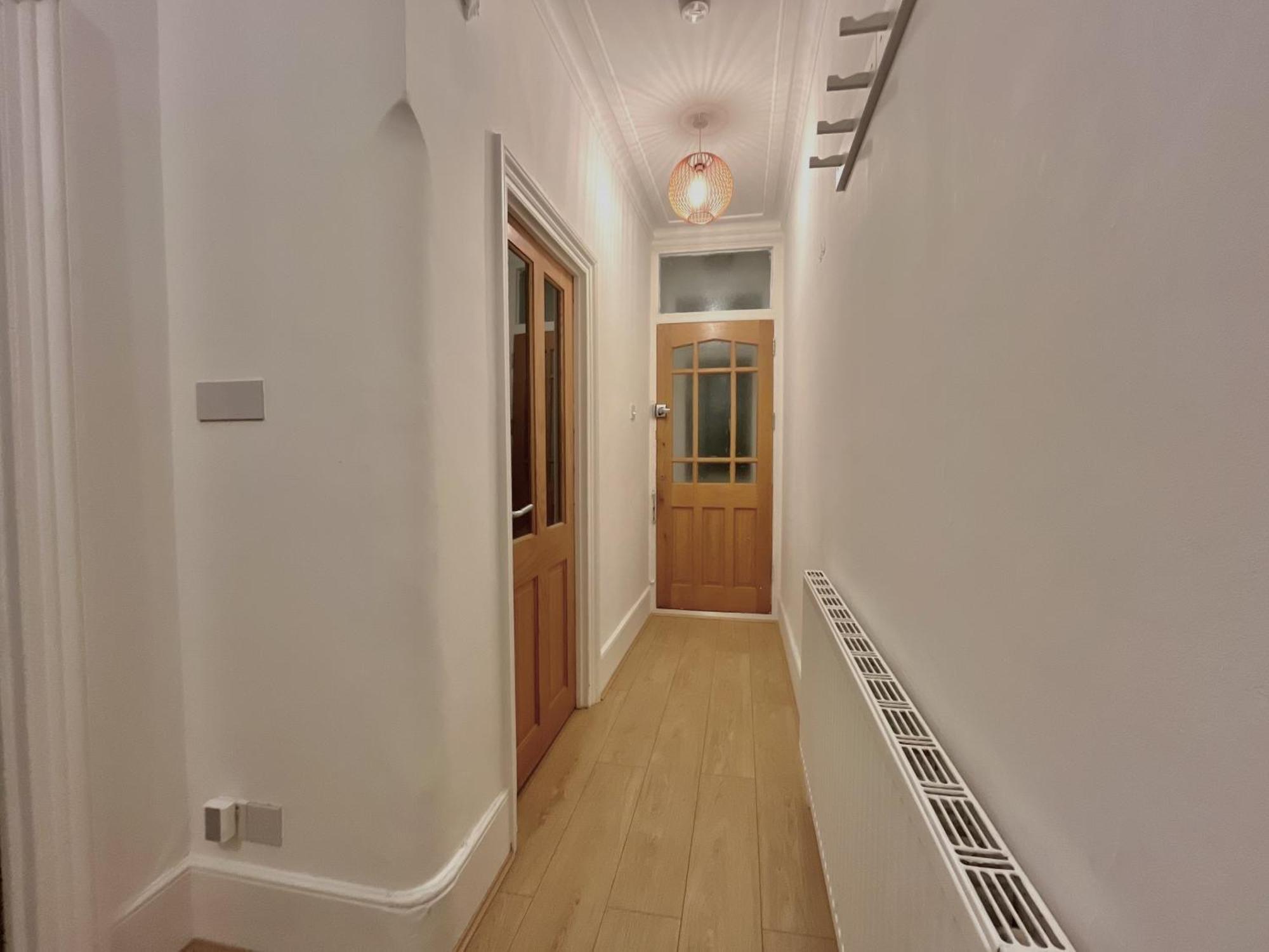 Spacious 3 Bedroom House Near London, O2, Excel, Stratford, Tube Station & Parking Available Holiday home *