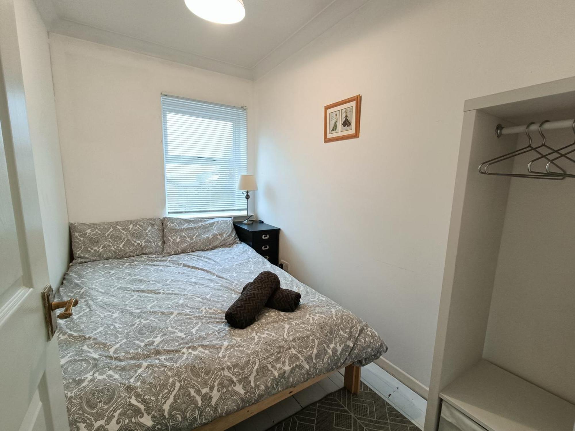 Casa de férias 2 Bed Functional House Close To Manor Park Train Station *