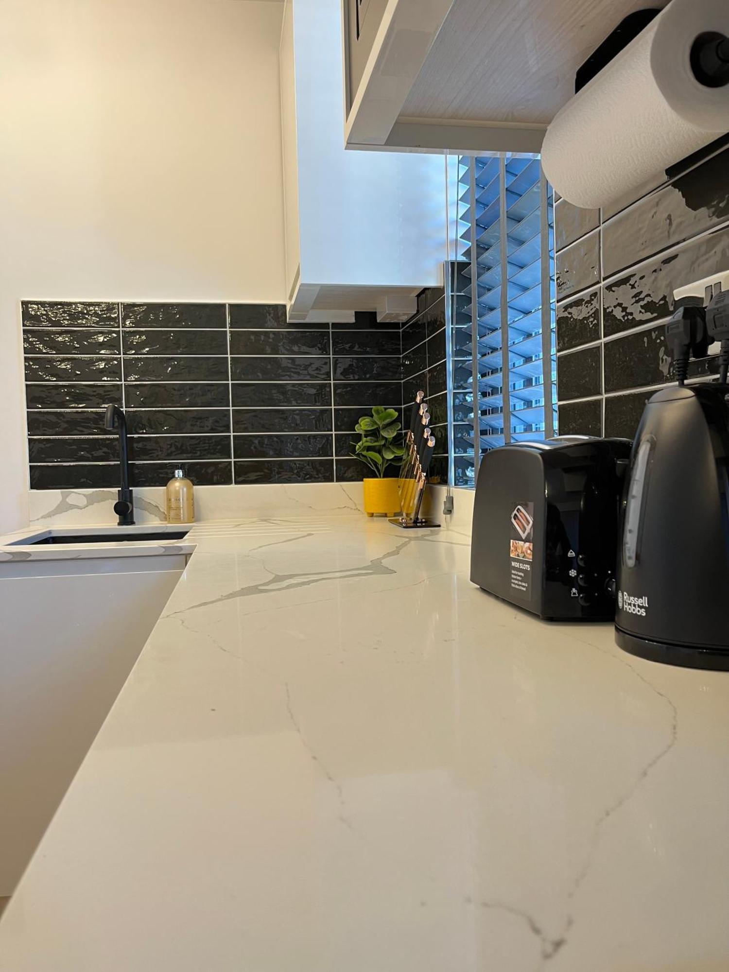 Beautiful Entire Flat In Apartment *