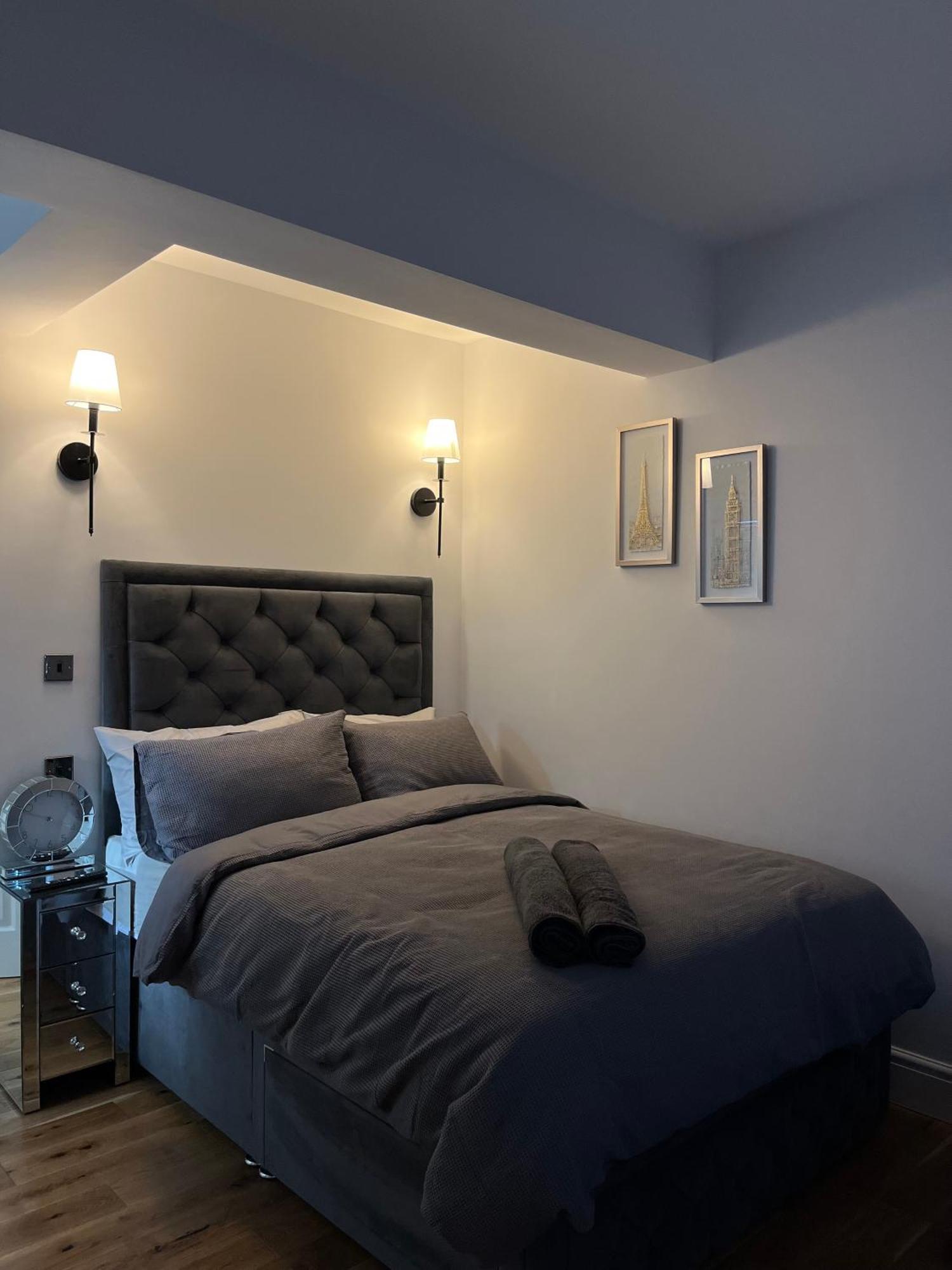 Beautiful Entire Flat In Apartment London